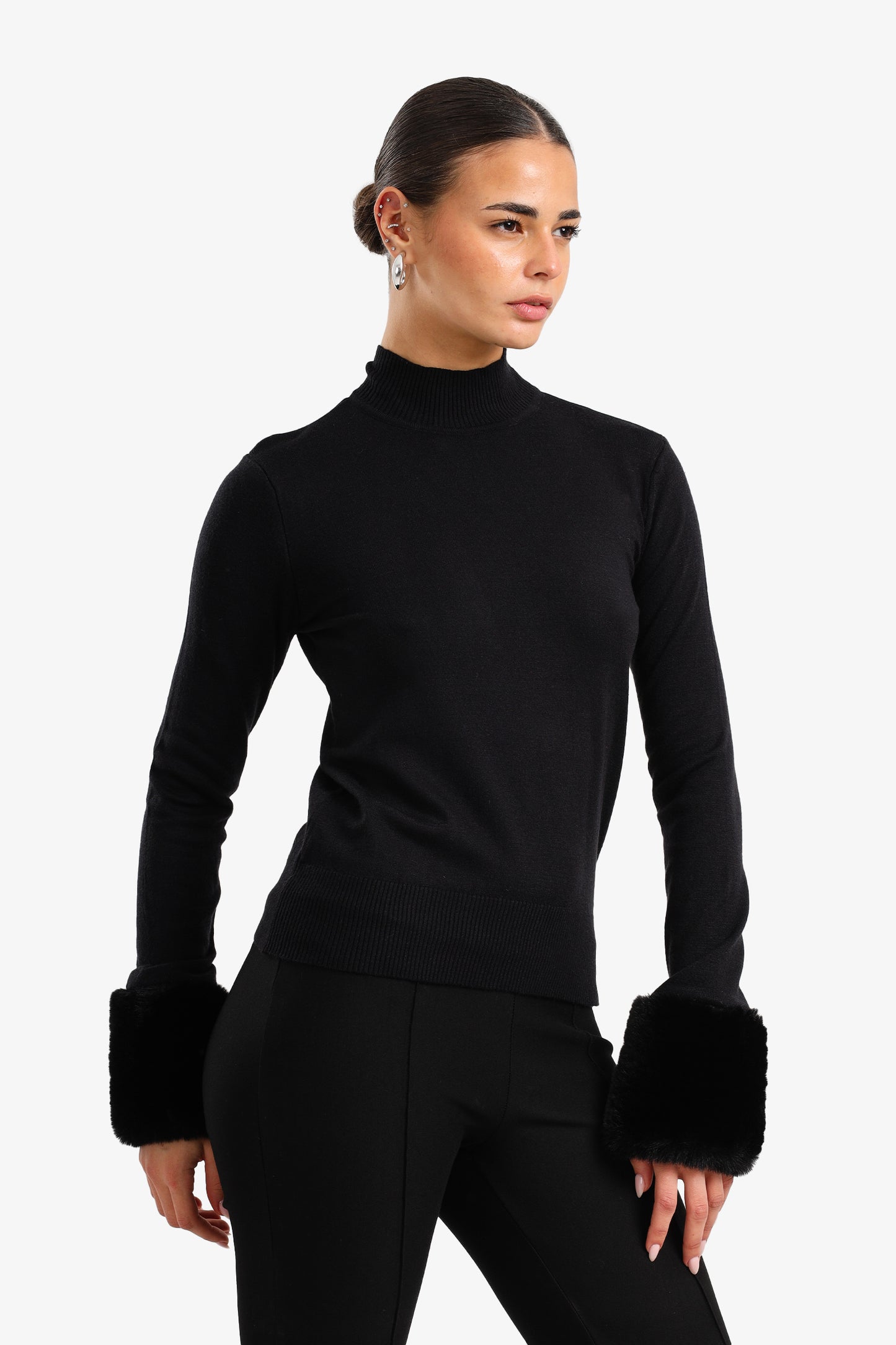 بلوفر بأساور فرو