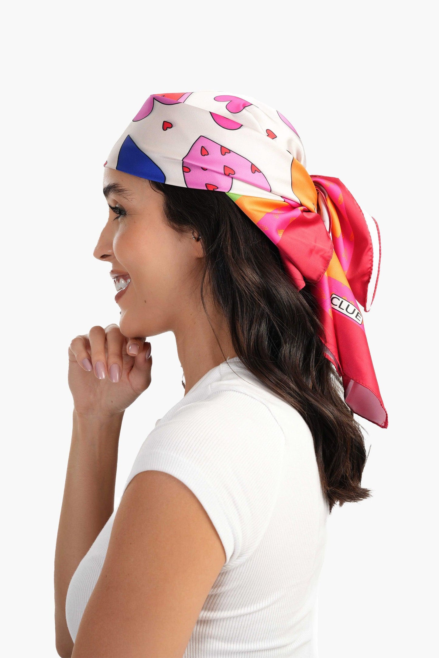 سكارف ساتان بطبعة قلوب