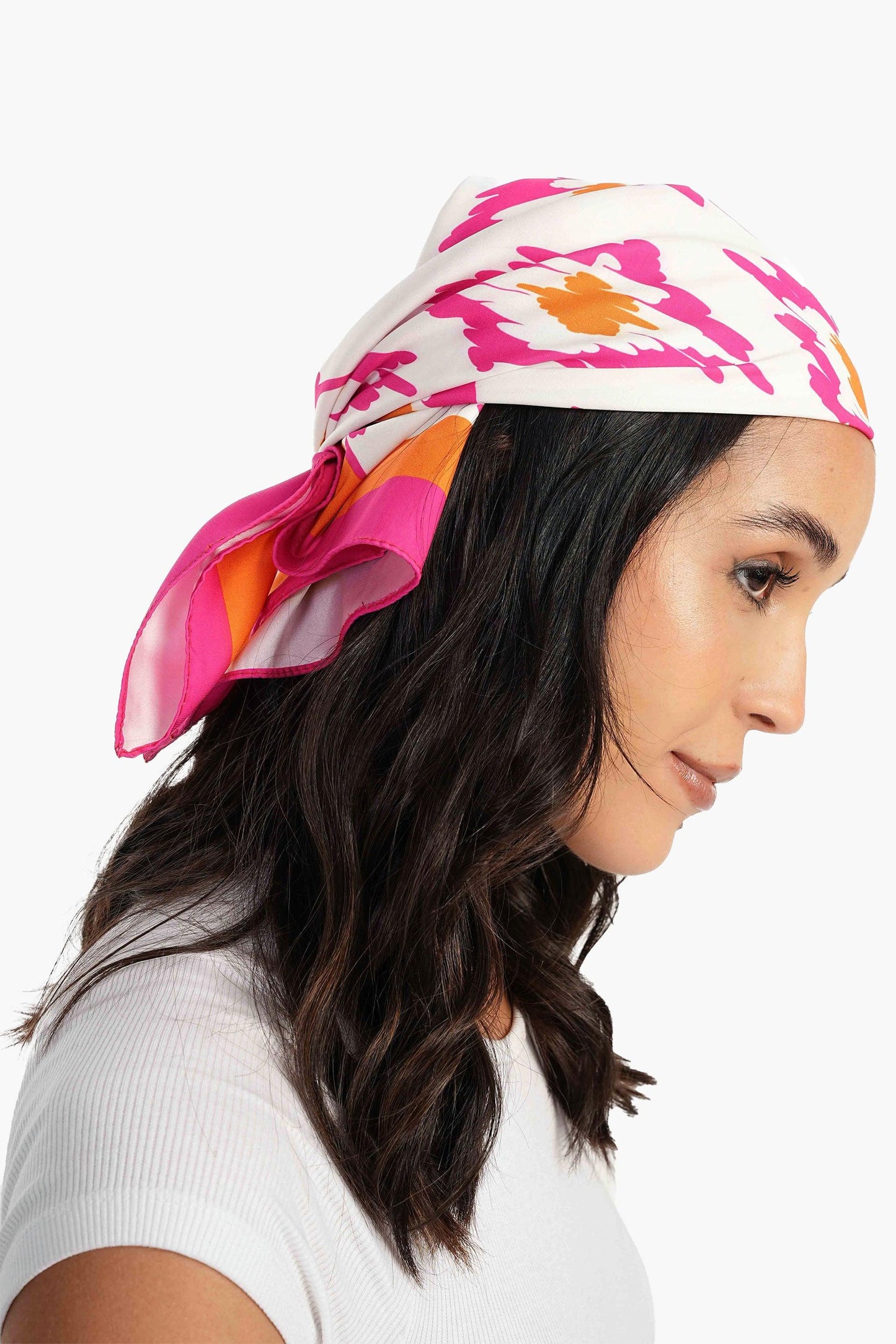 سكارف ساتان مطبوع أبيض