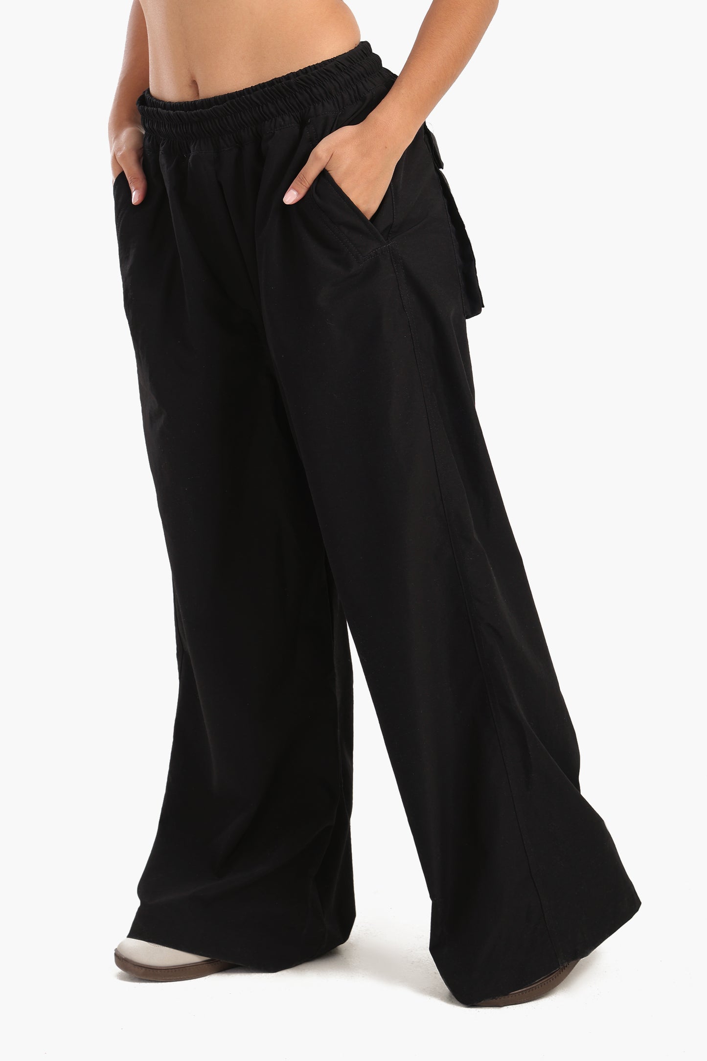 بنطلون بشريطين على الوسط