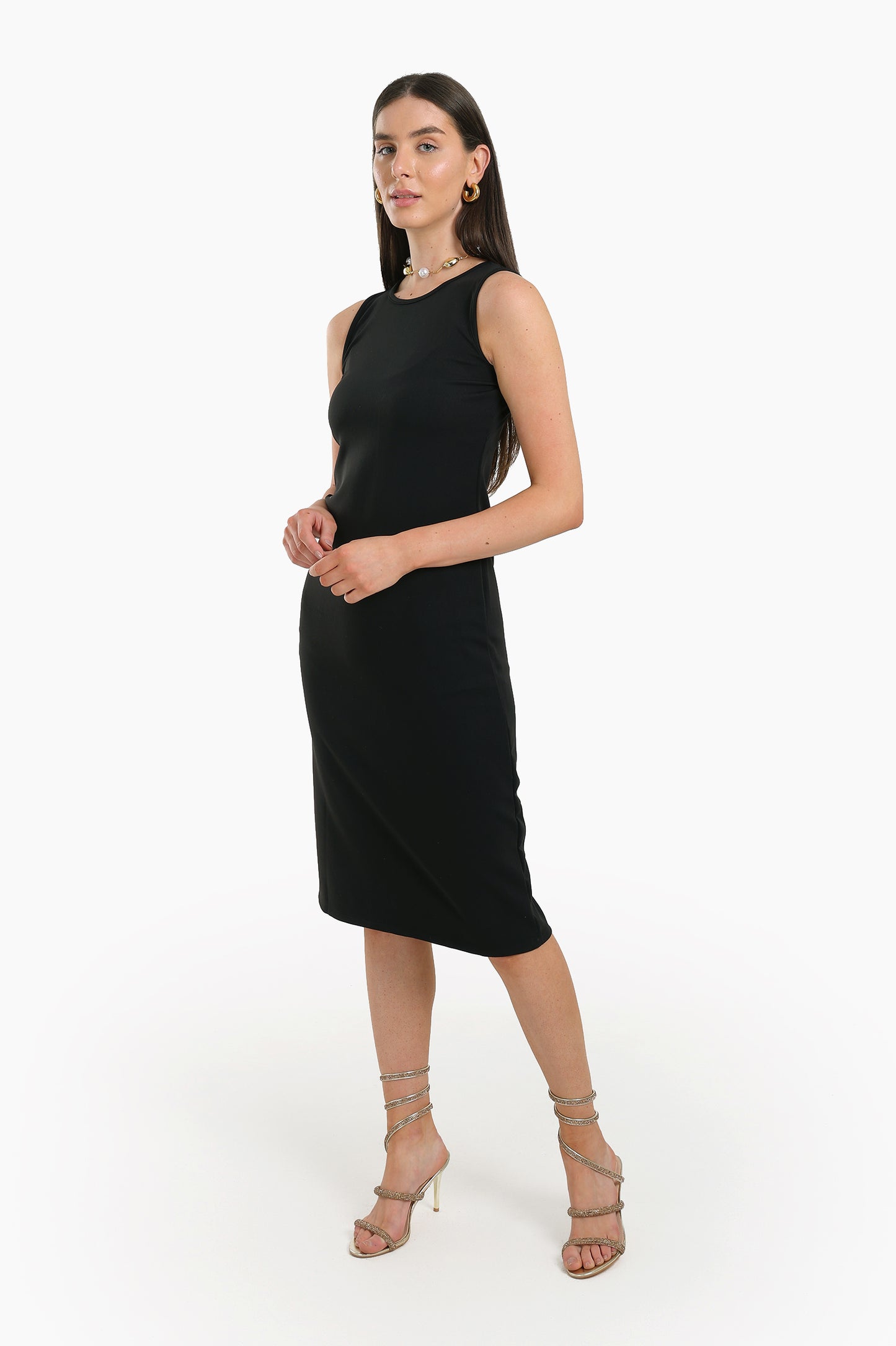 فستان أسود مضلع