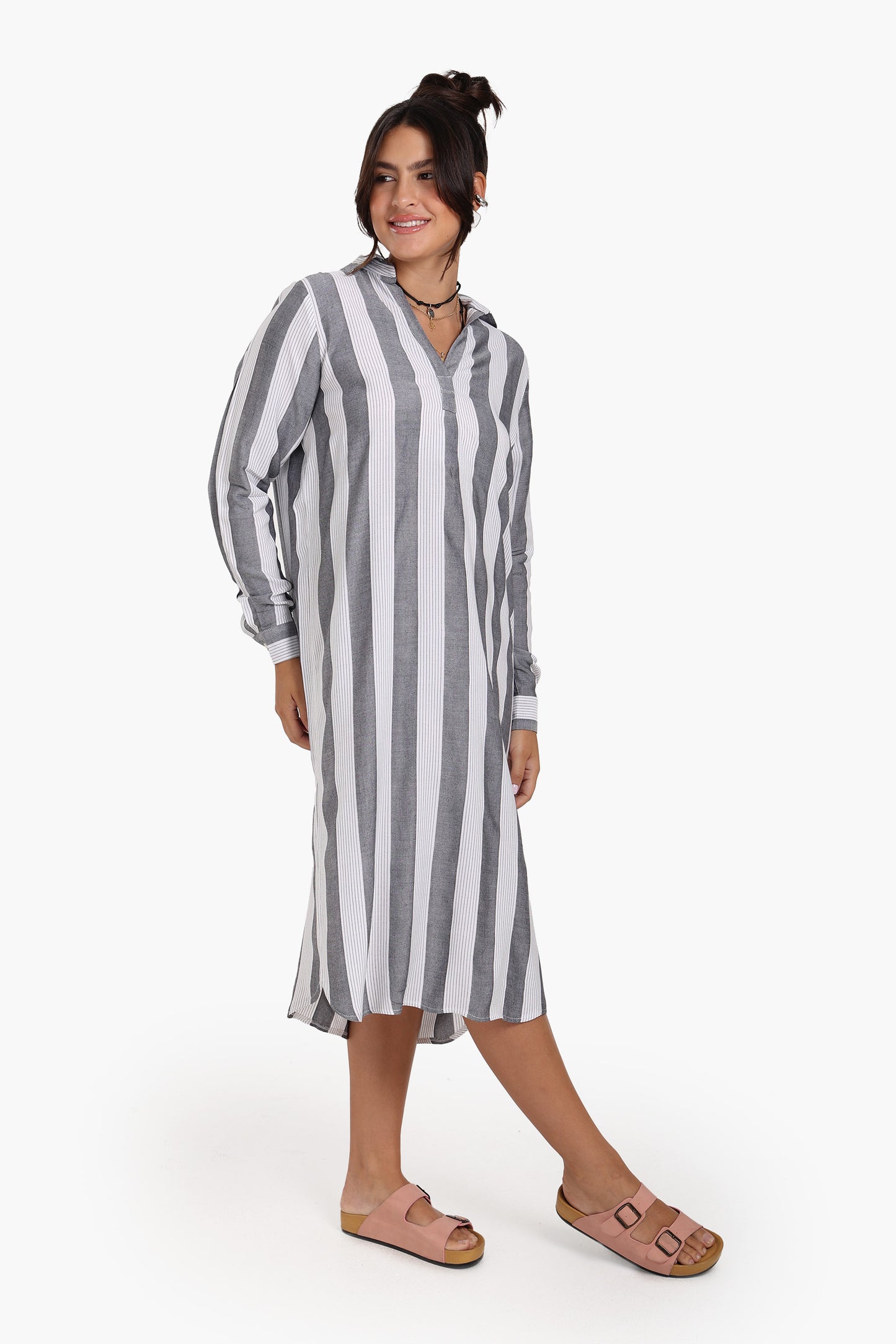 فستان متوسط الطول مخطط