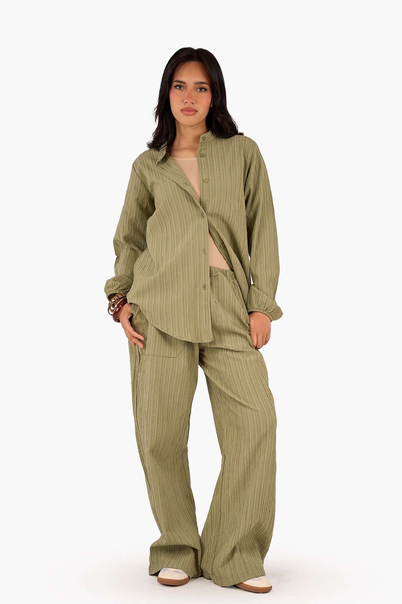 قميص بكم بنقشة من نفس اللون