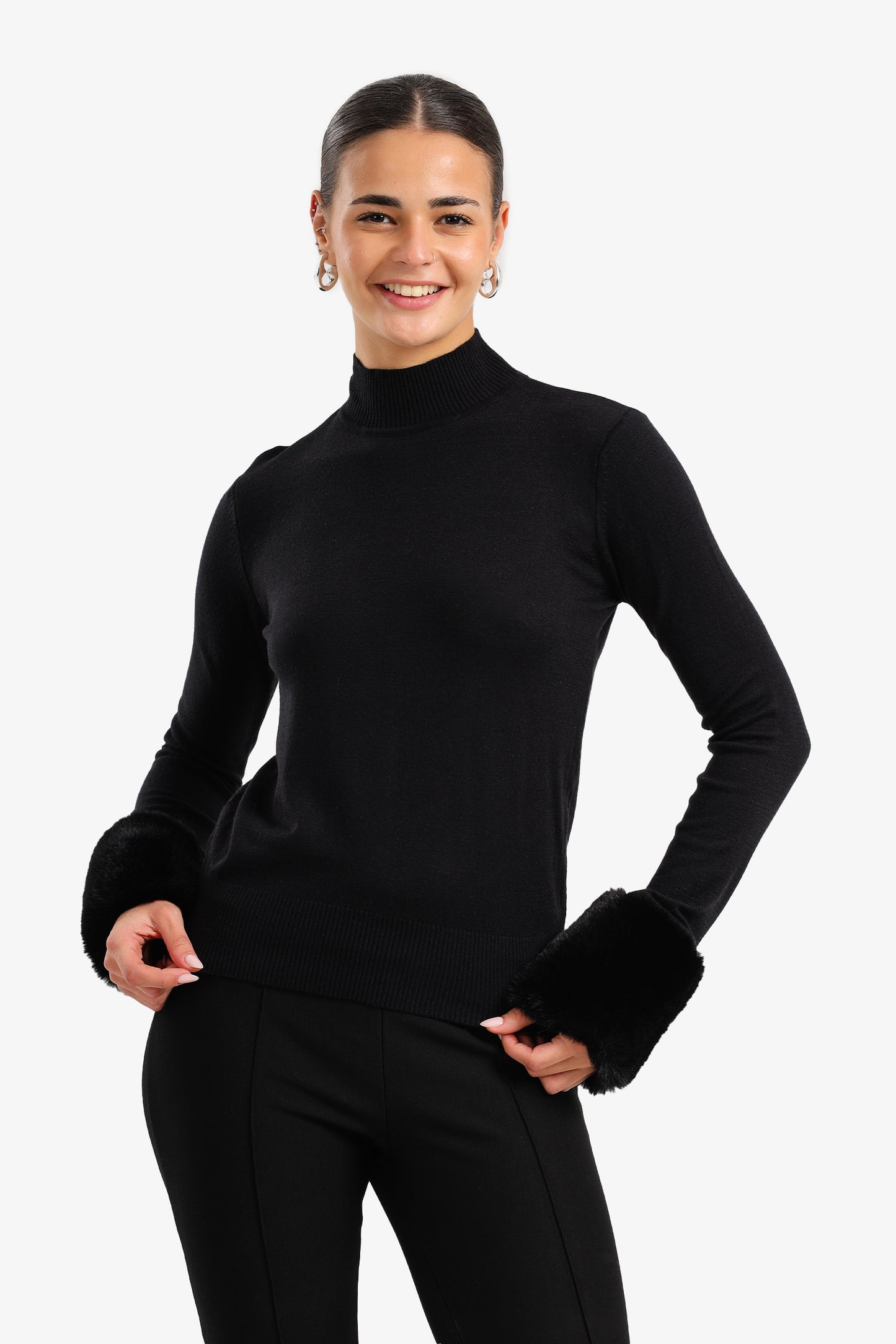 بلوفر بأساور فرو