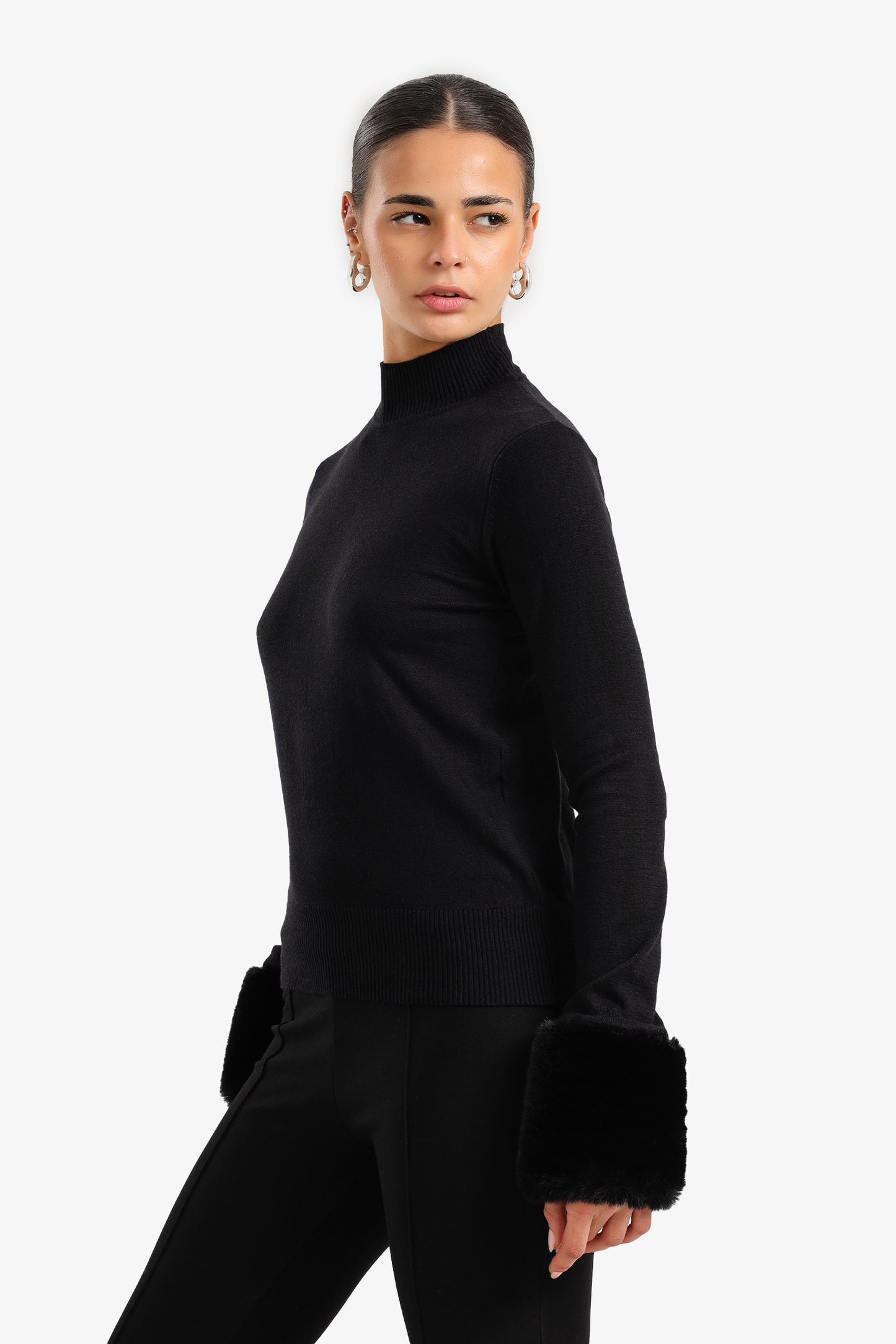 بلوفر بأساور فرو