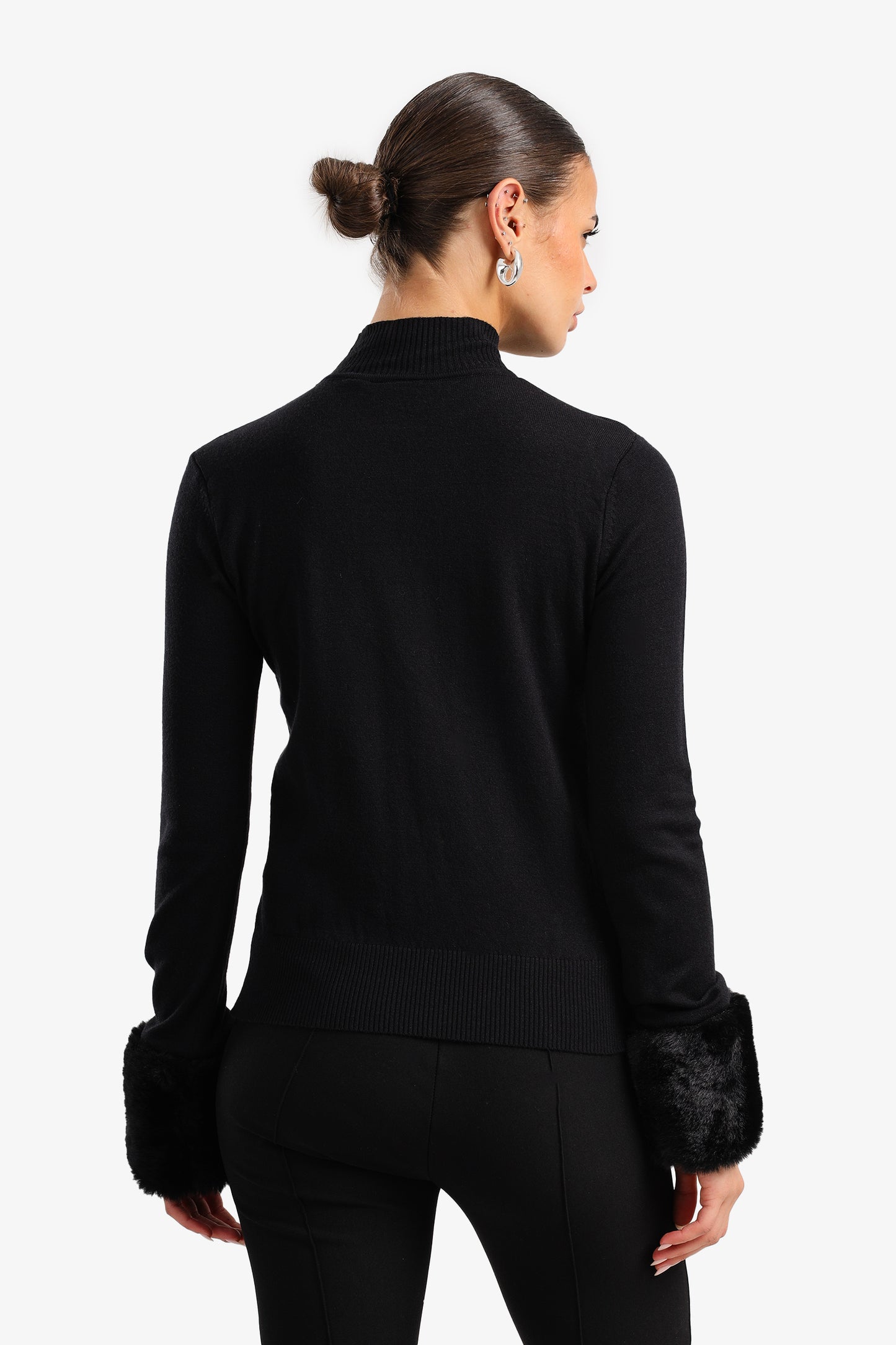 بلوفر بأساور فرو