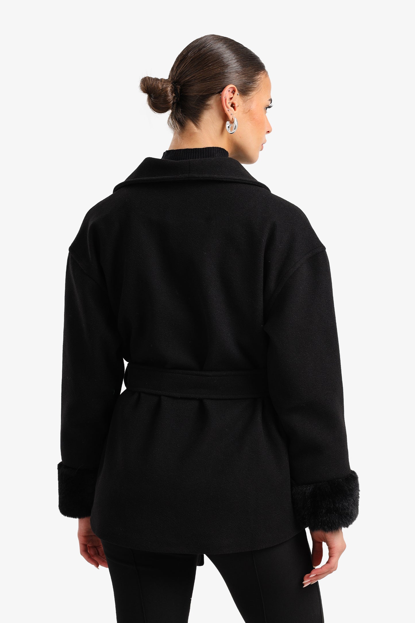 جاكيت برباط بياقة منسدلة