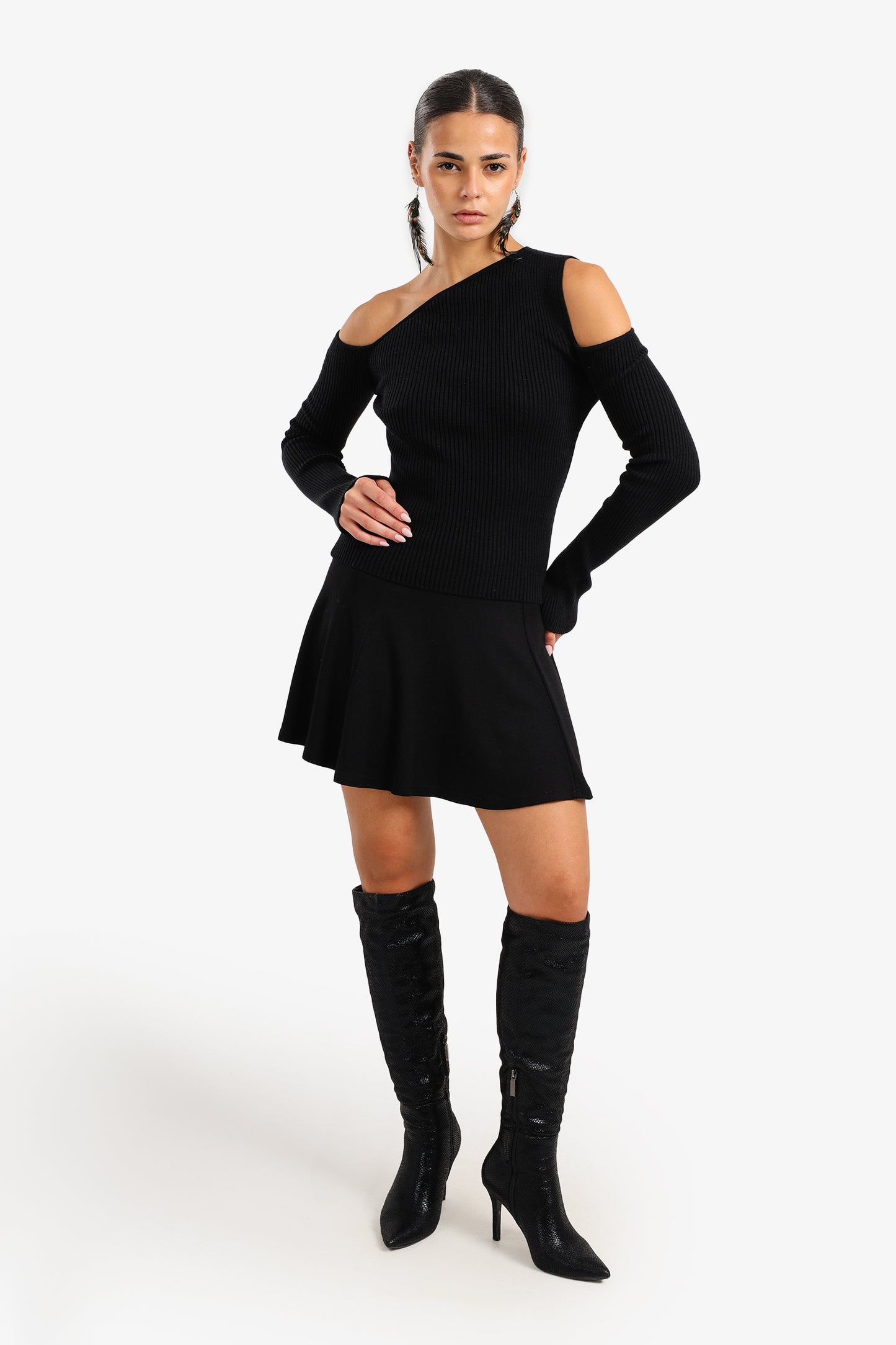 بلوفر مضلع بتفصيلة مفتوحة