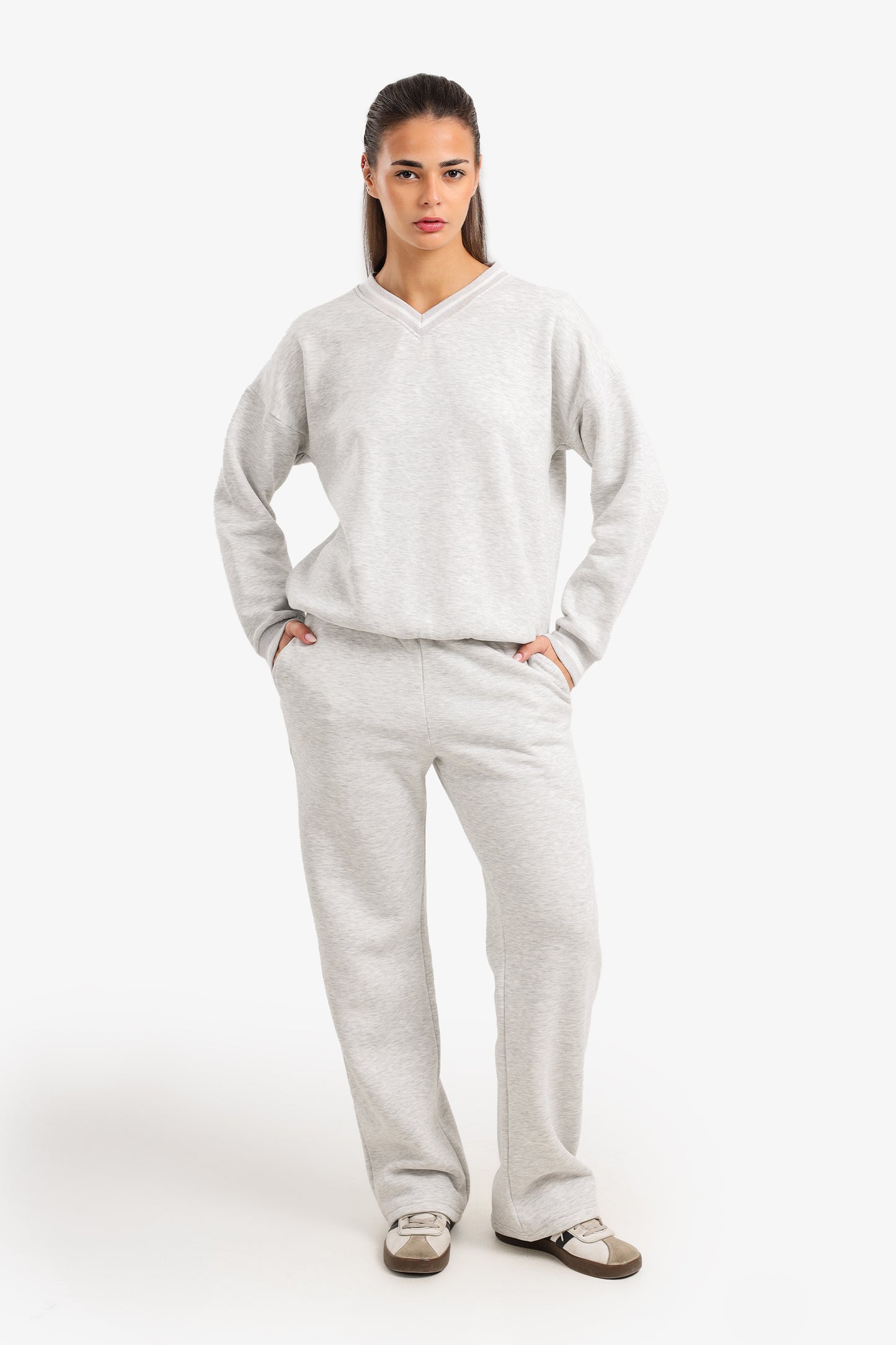 V سويت شيرت لاونج بياقة 