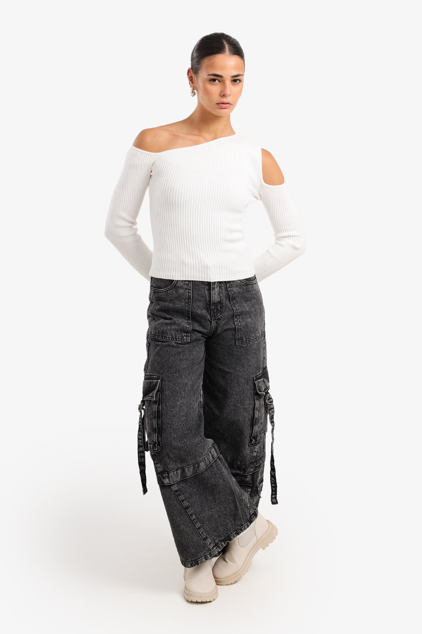 بلوفر مضلع بتفصيلة مفتوحة