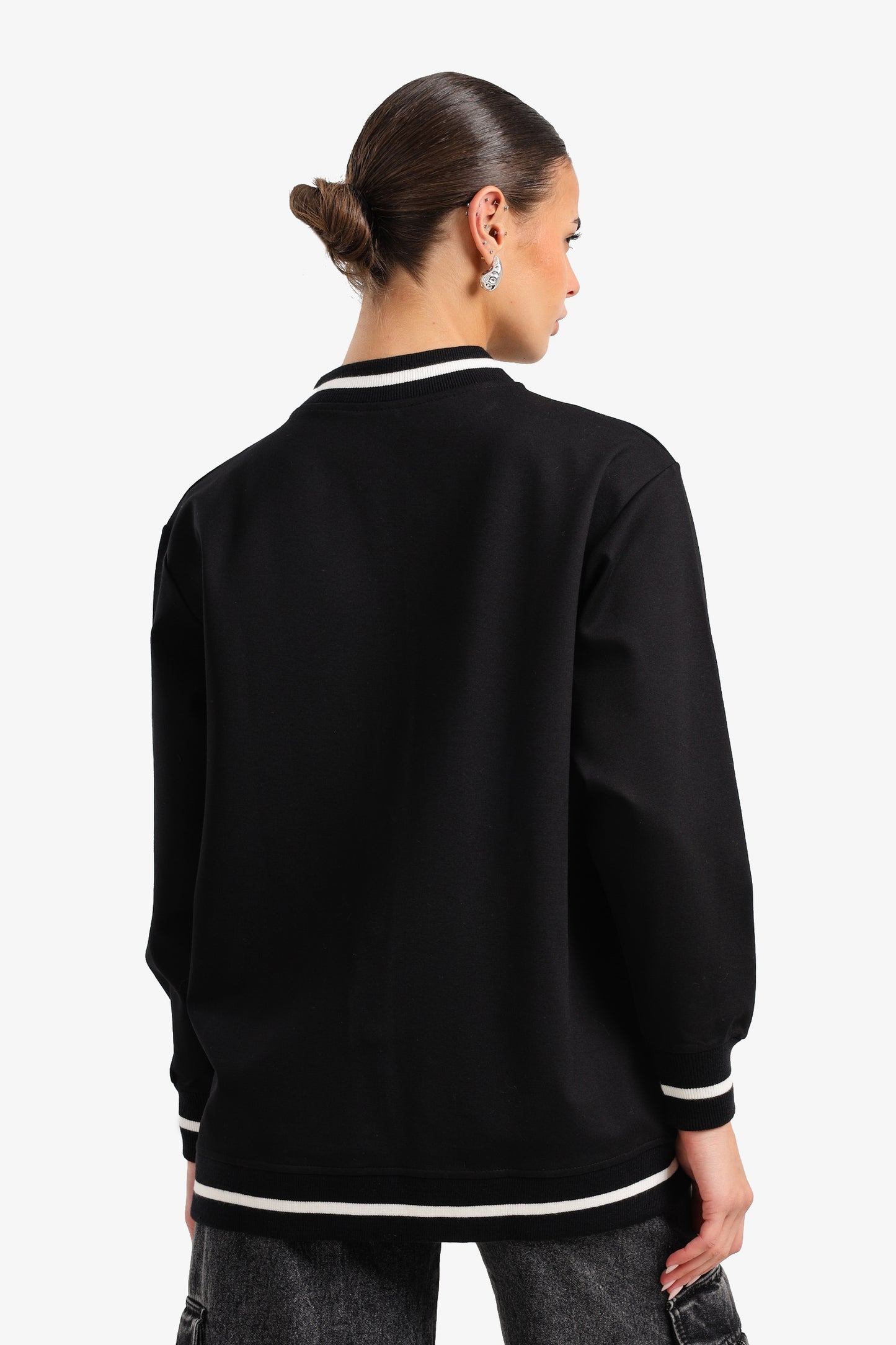 جاكيت باسبول بأزرار للإغلاق