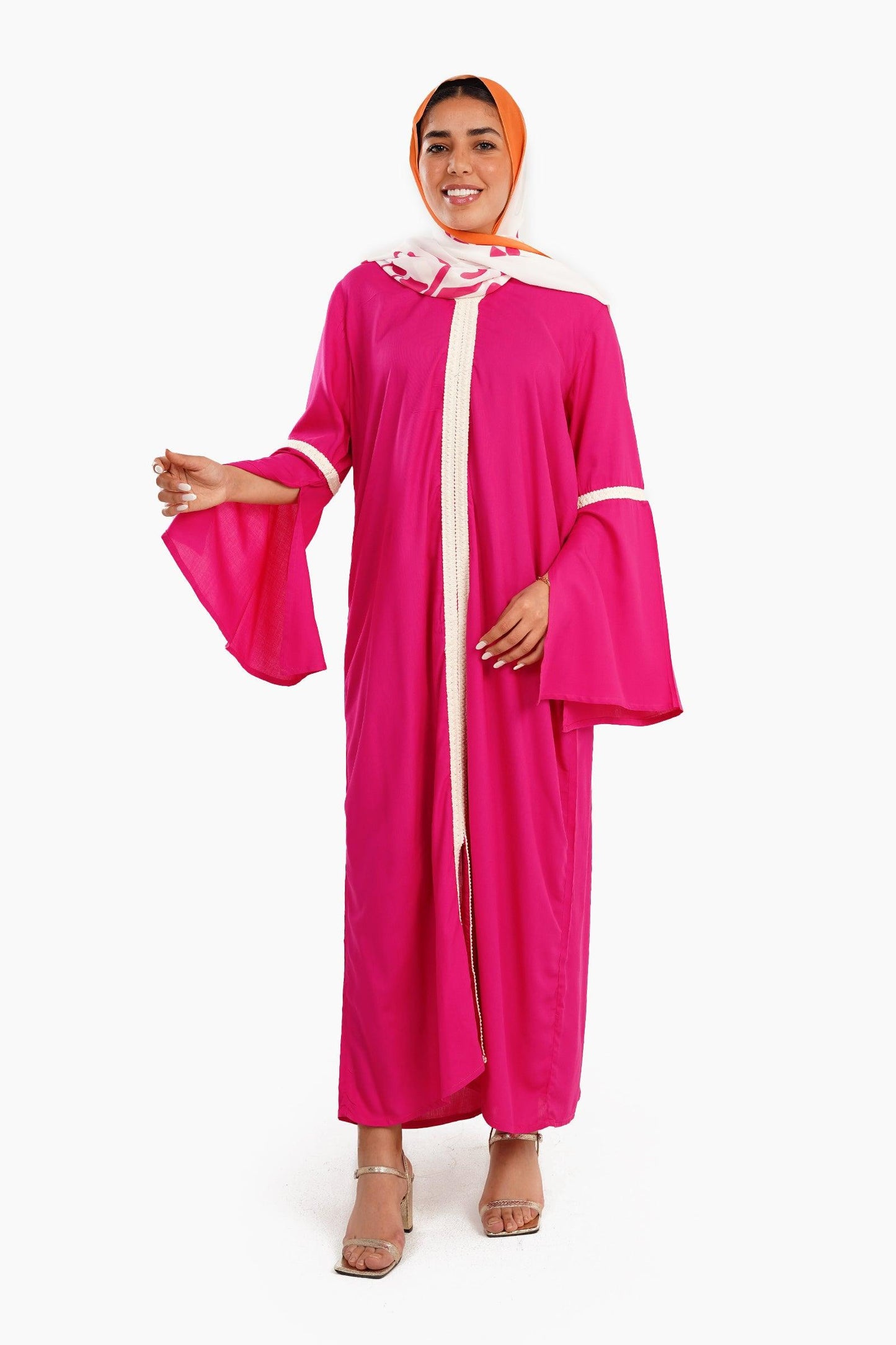 فستان بأكمام واسعة