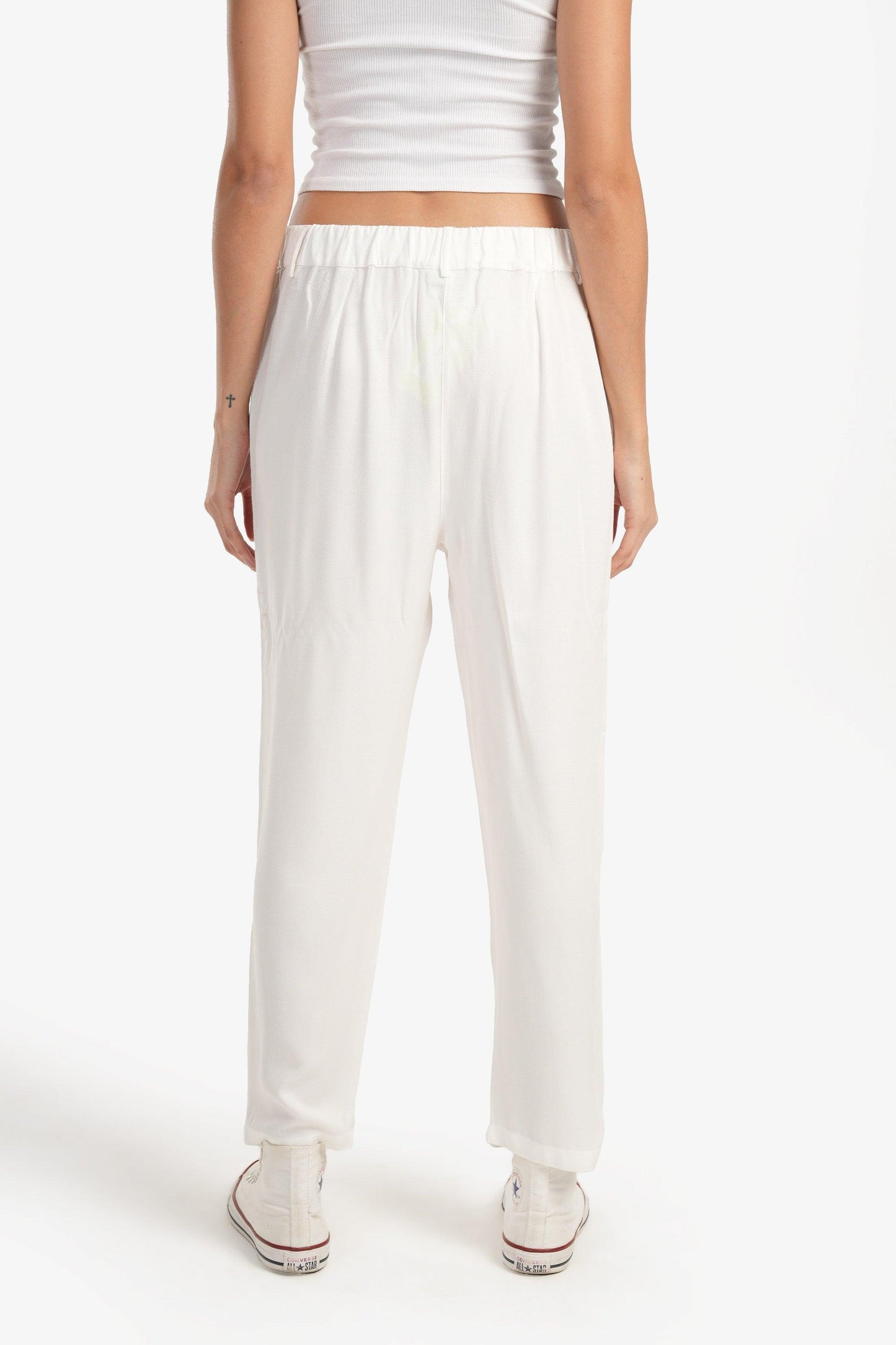 بنطلون بقصة كاروت أنيق