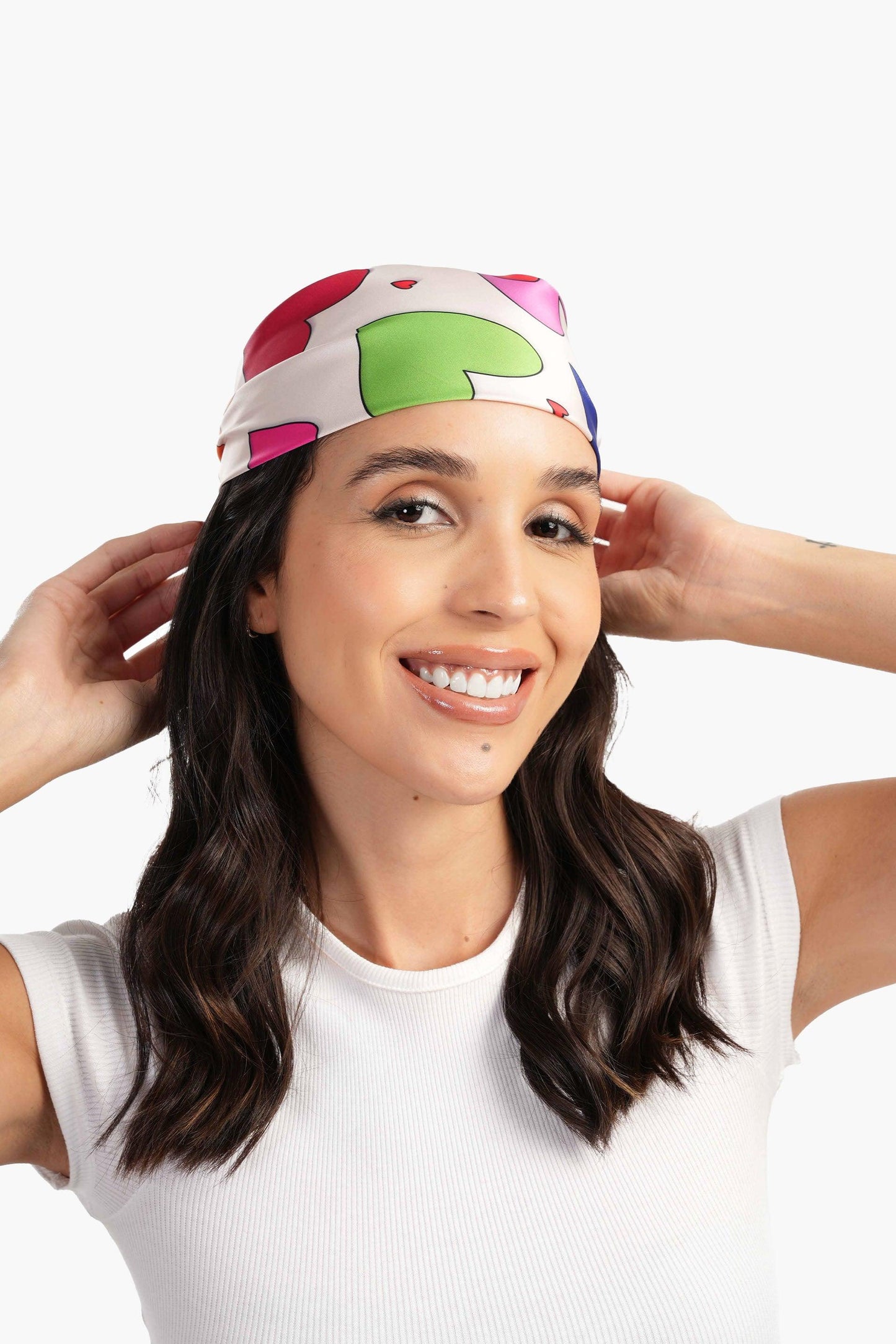 سكارف ساتان بطبعة قلوب