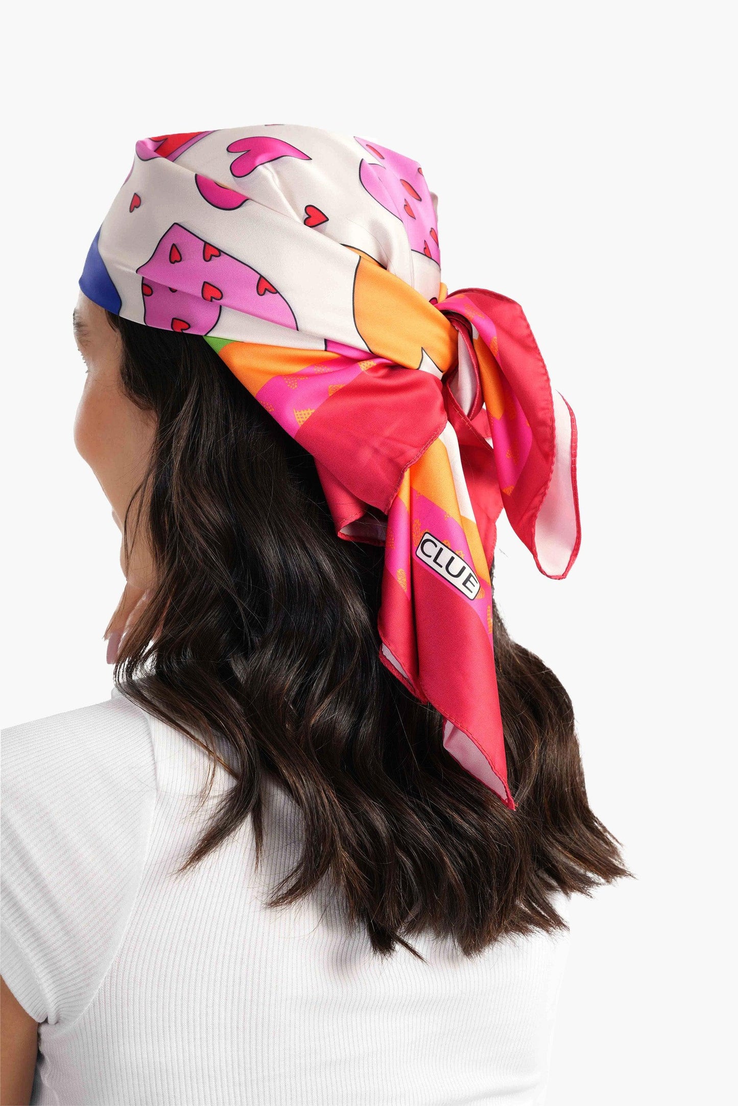 سكارف ساتان بطبعة قلوب