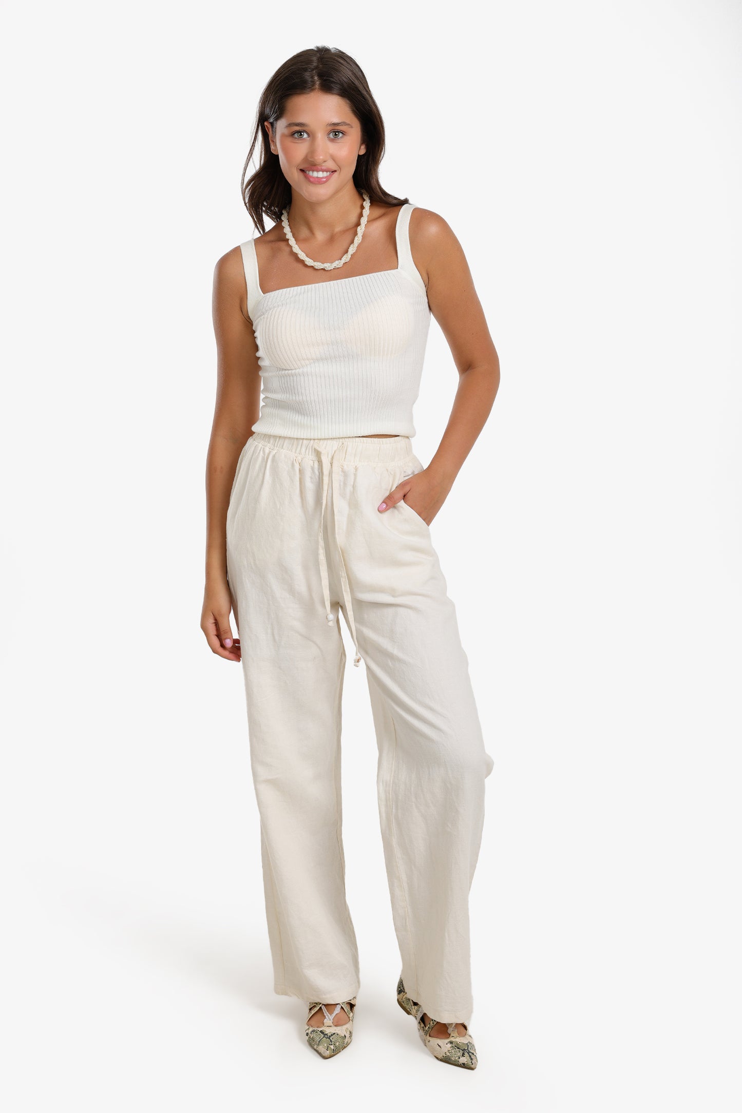 توب مضلع بقصّة ضيّقة