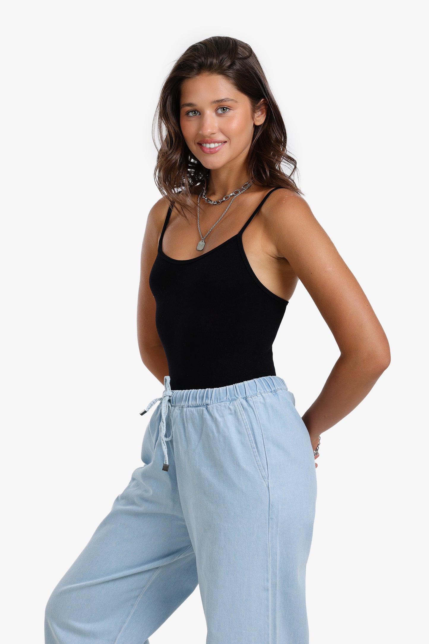 بودي سوت بحمالات رفيعة