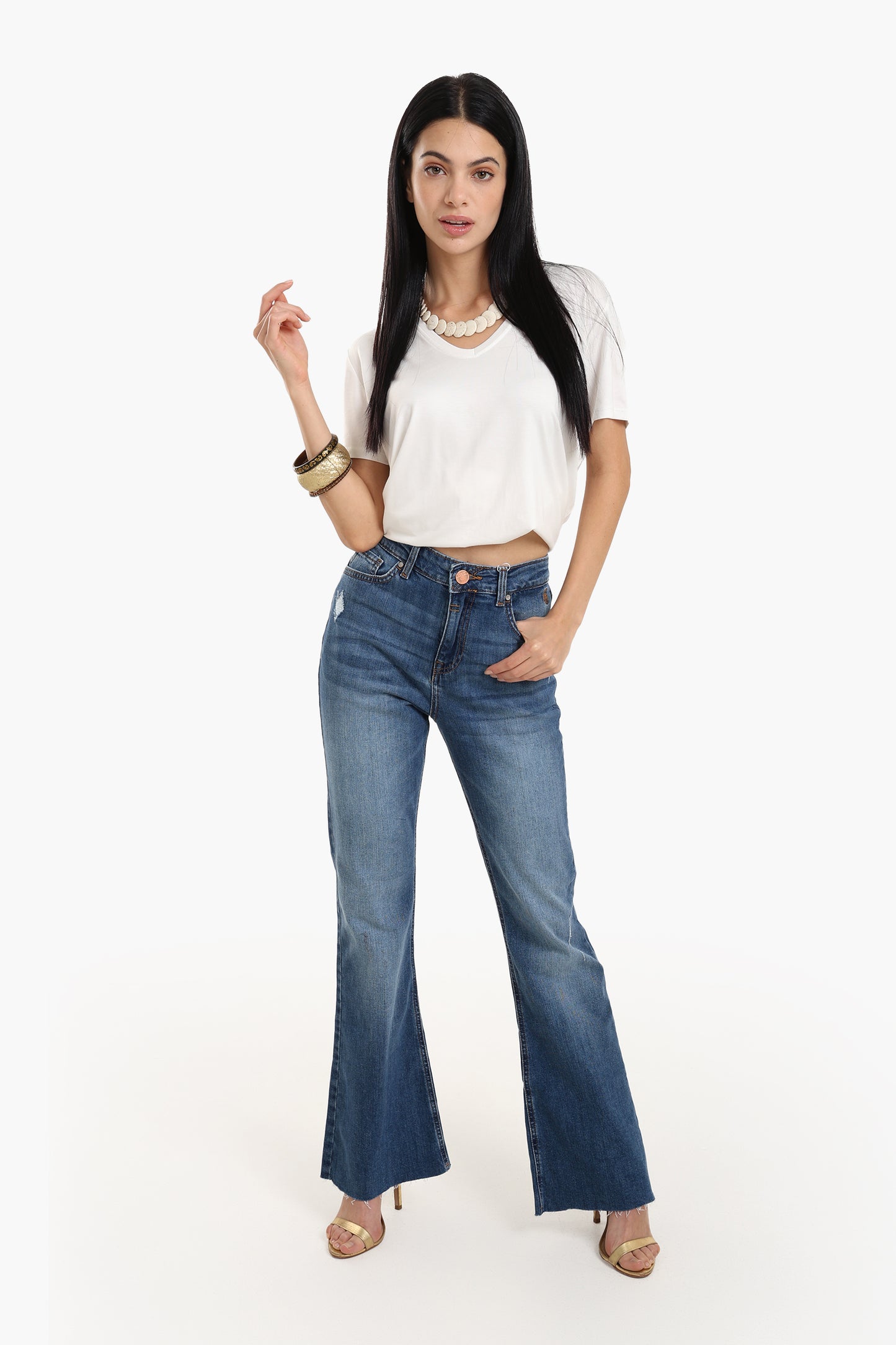 تيشيرت أساسي بياقة V