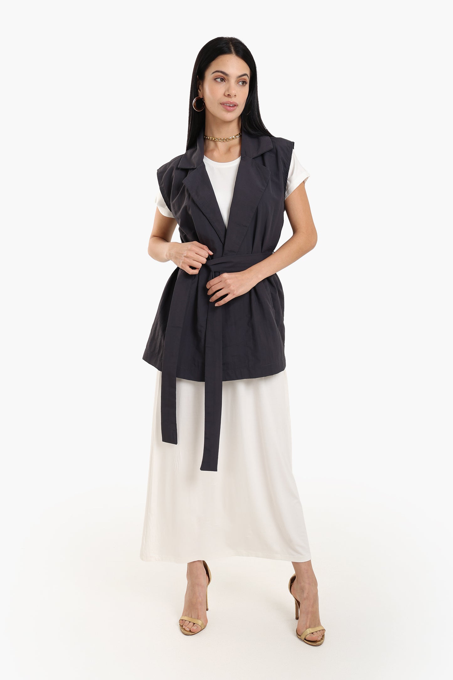 فيست رمادي غامق بياقة نوتش