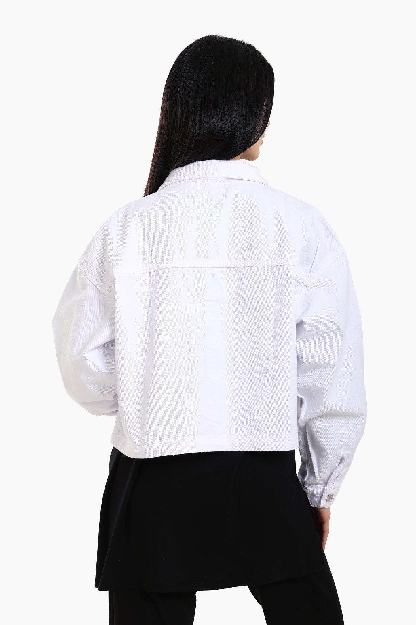 جاكيت جينز قصير