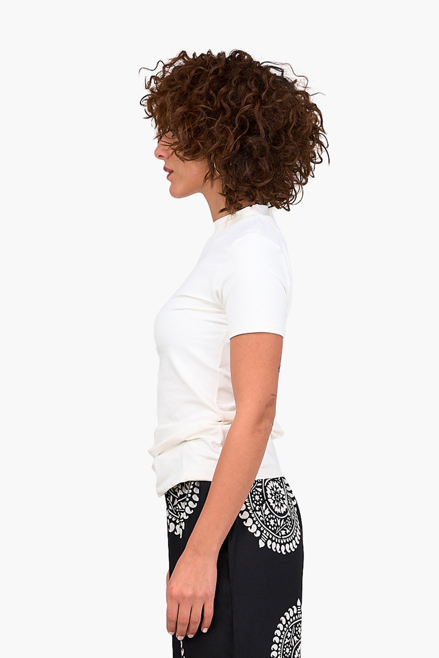 توب نص كم برقبة دائرية