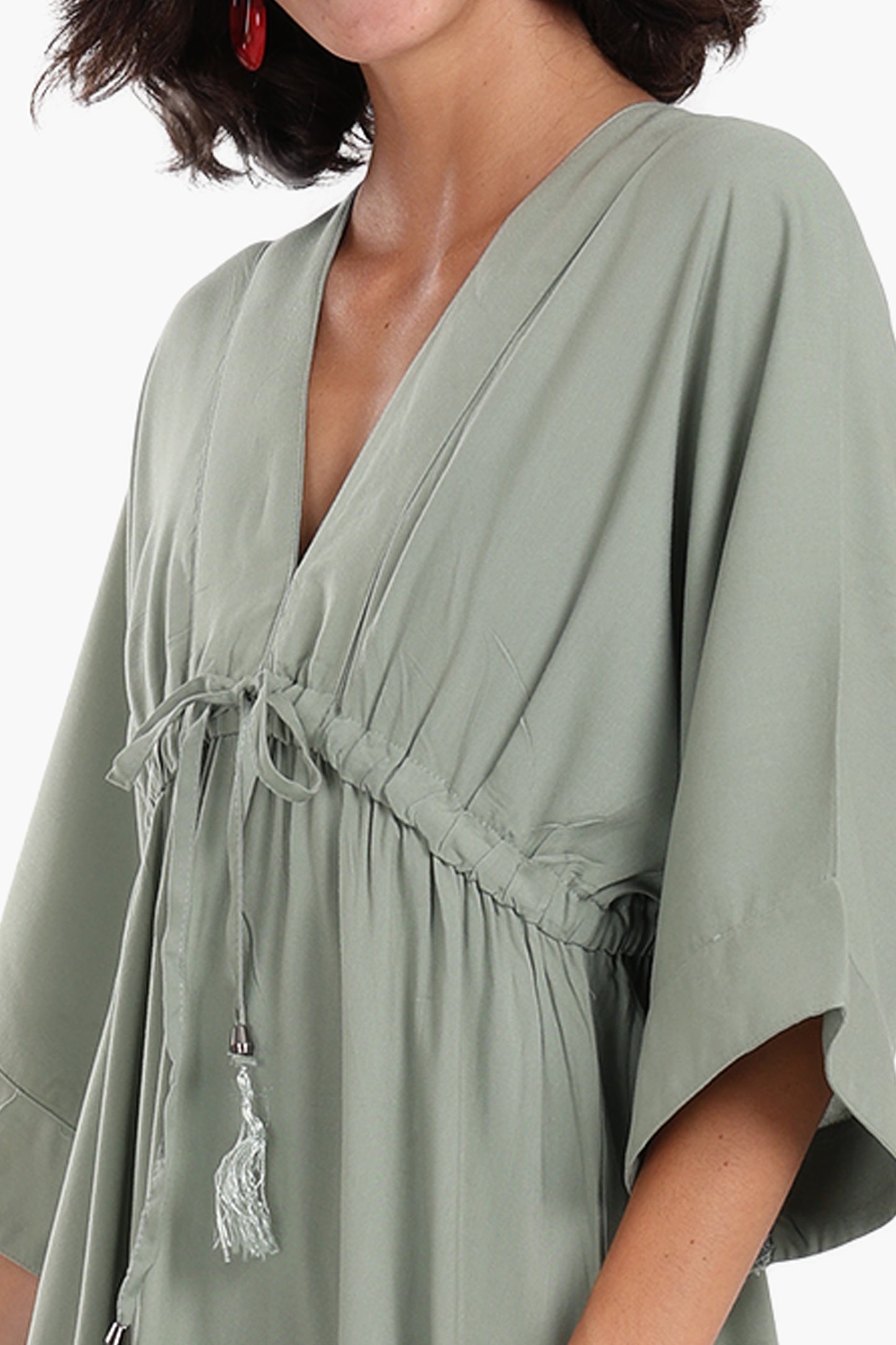 فستان ماكسي بياقة V واسعة