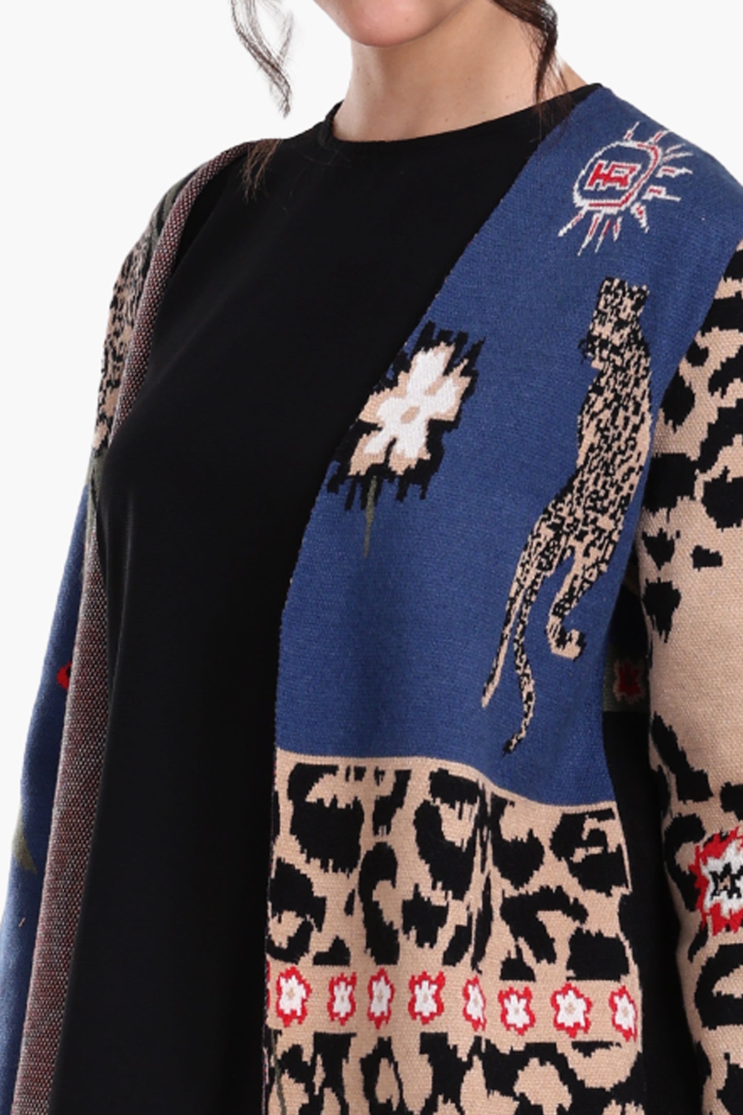 كارديجان بطبعات ليوبارد وزهور