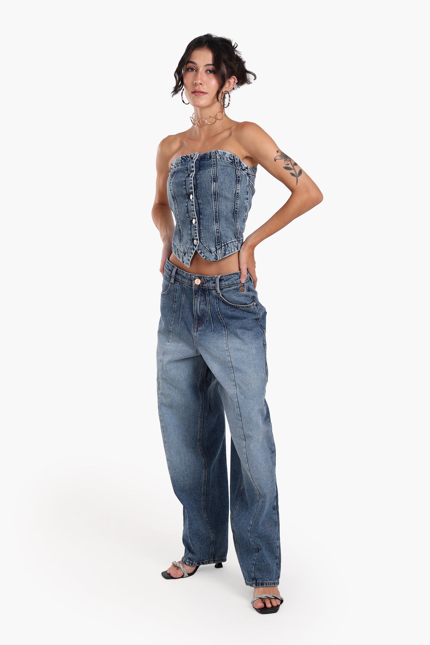 فيست جينز بقصّة محددة