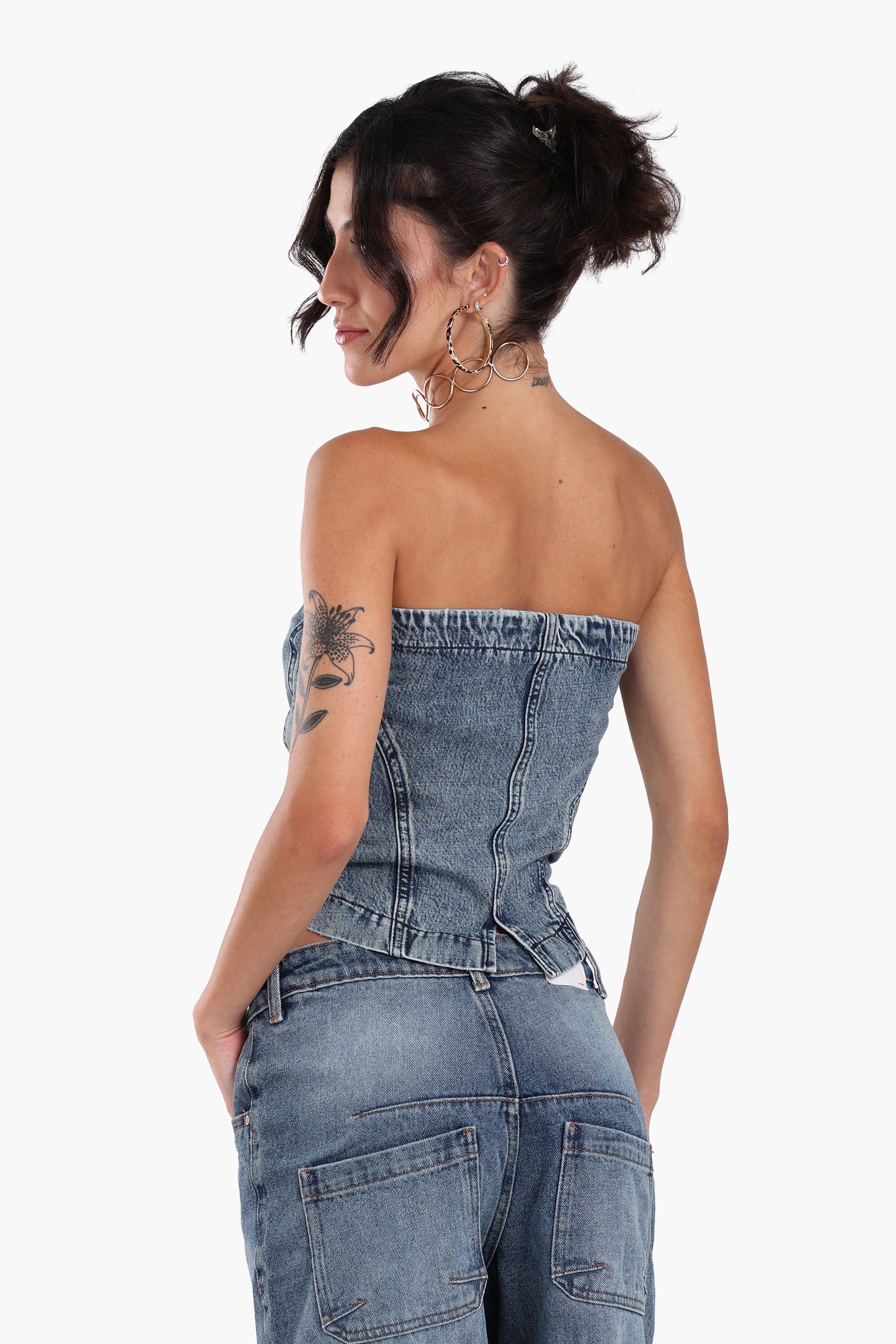 فيست جينز بقصّة محددة