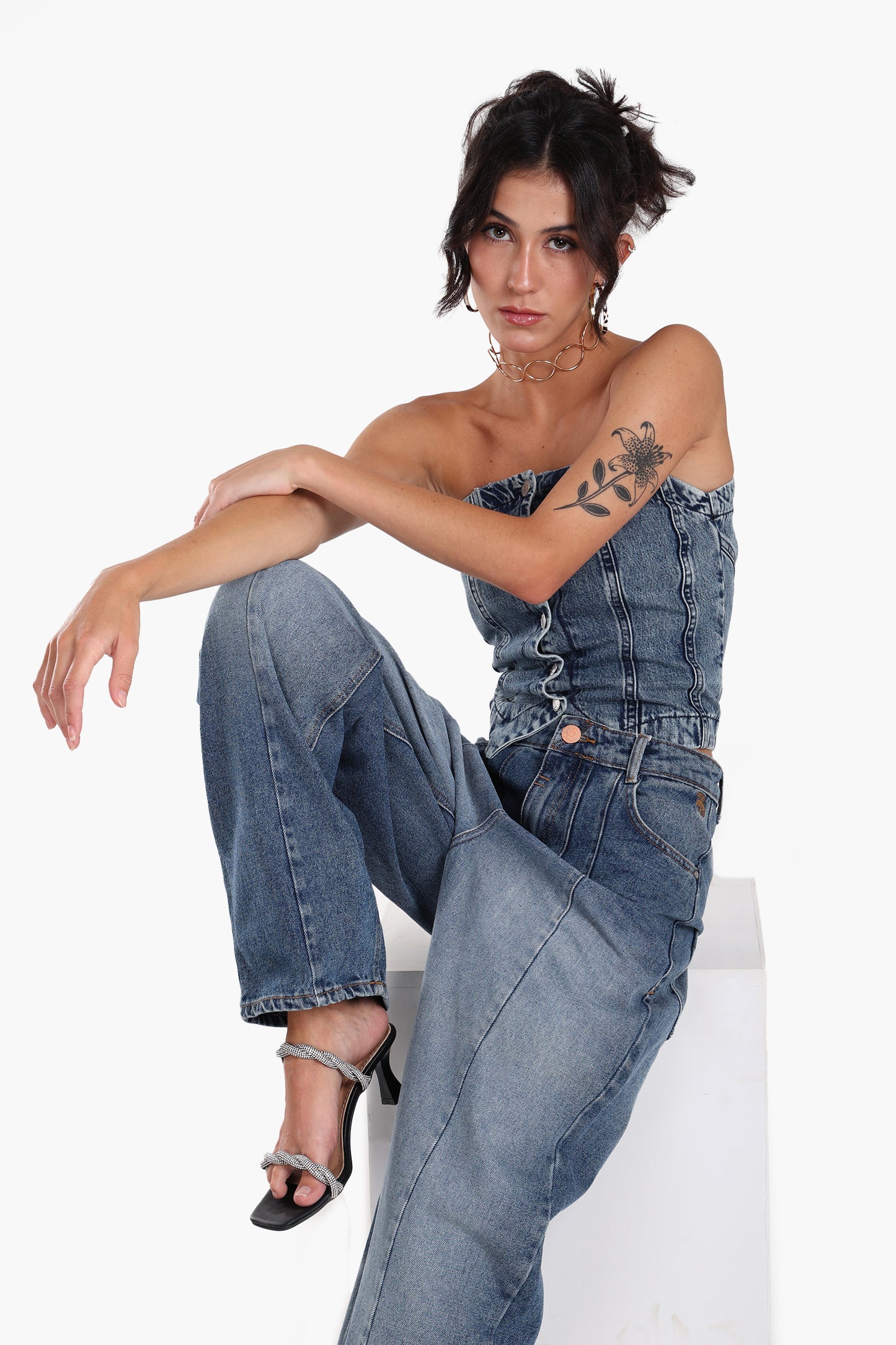 فيست جينز بقصّة محددة