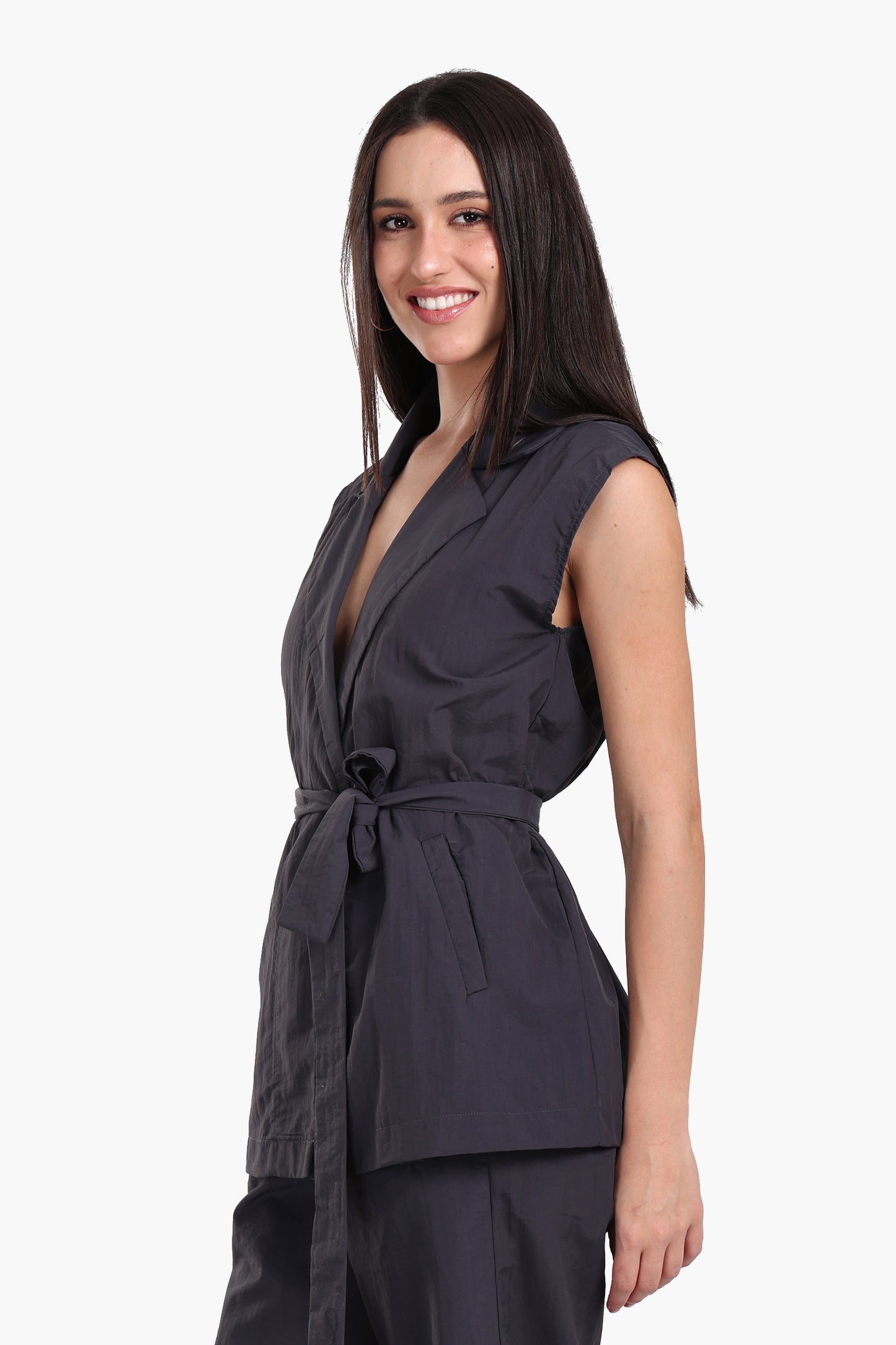 فيست رمادي غامق بياقة نوتش