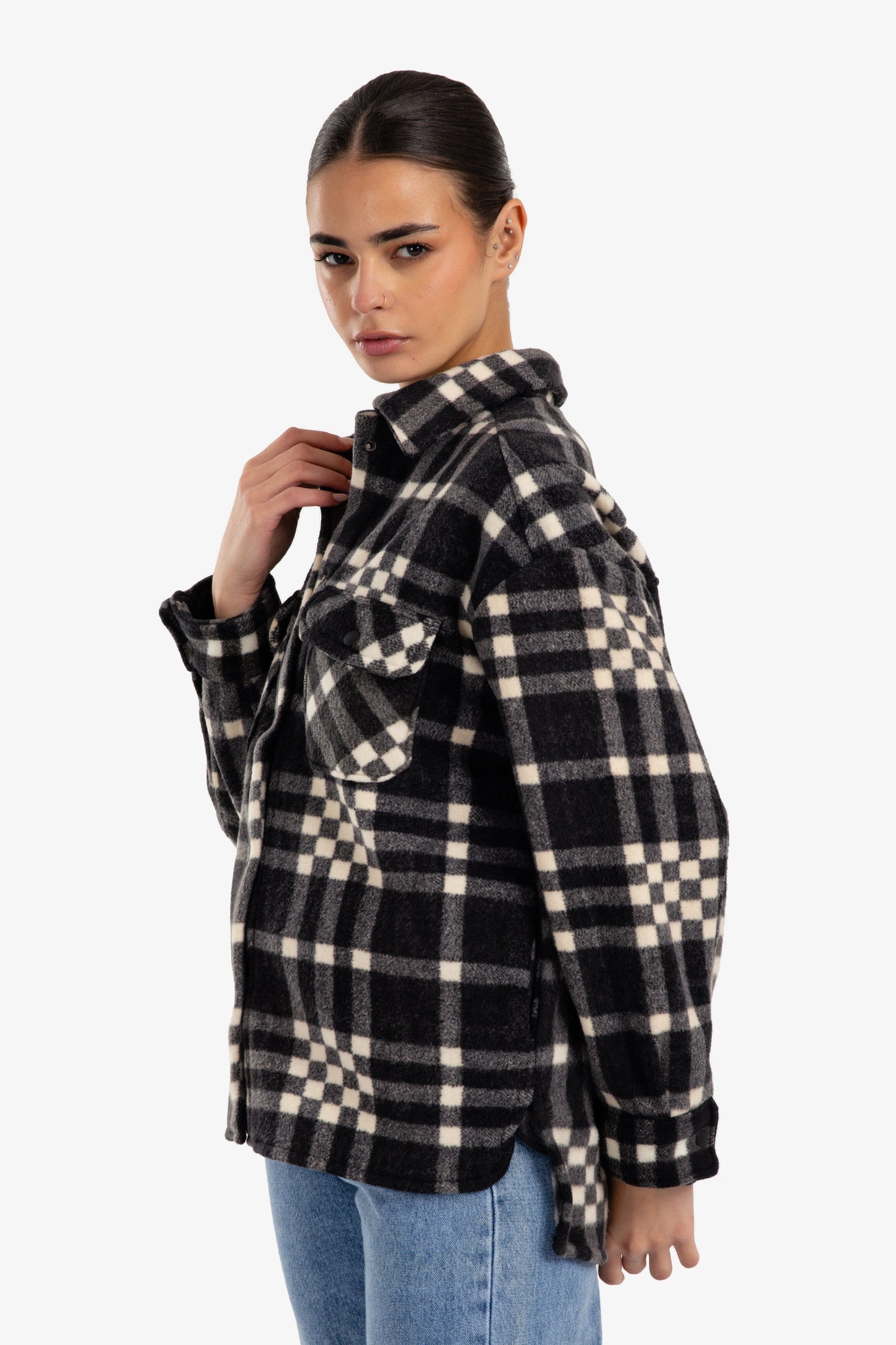 قميص شتوي بنقشة مربعة مع أزرار