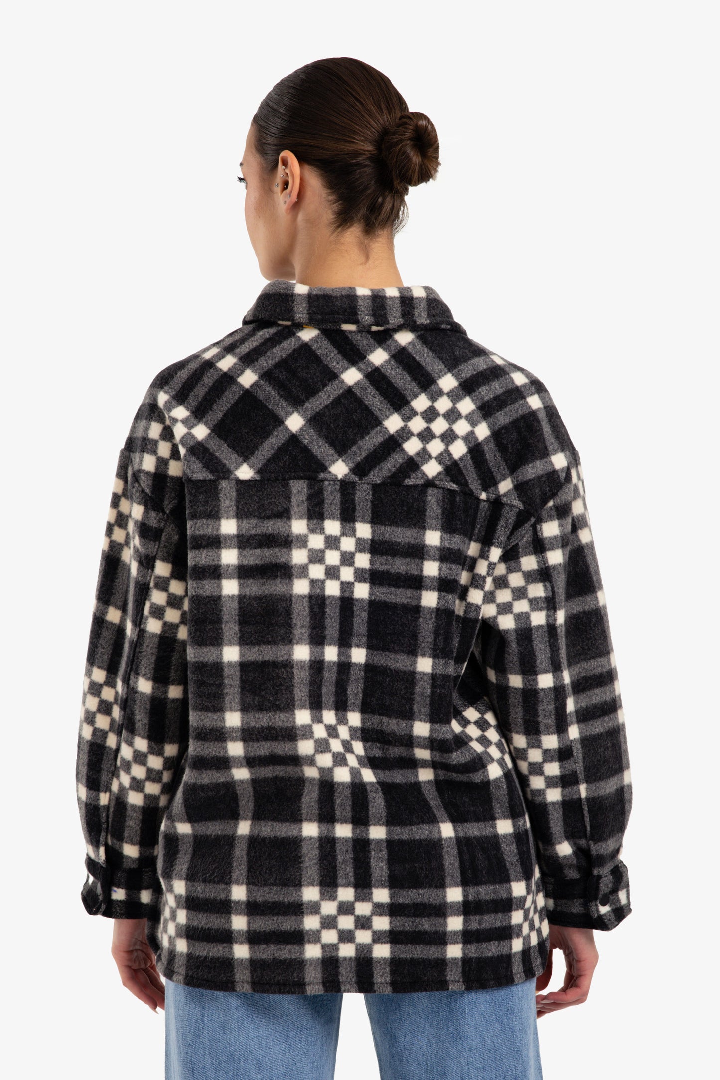 قميص شتوي بنقشة مربعة مع أزرار