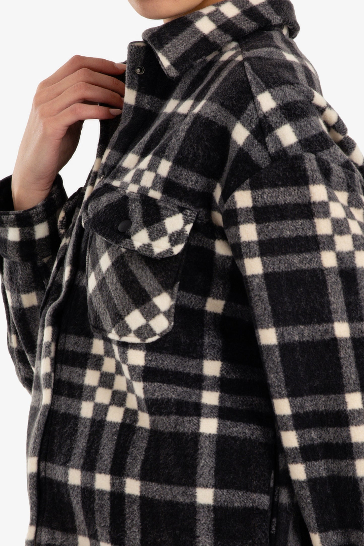 قميص شتوي بنقشة مربعة مع أزرار