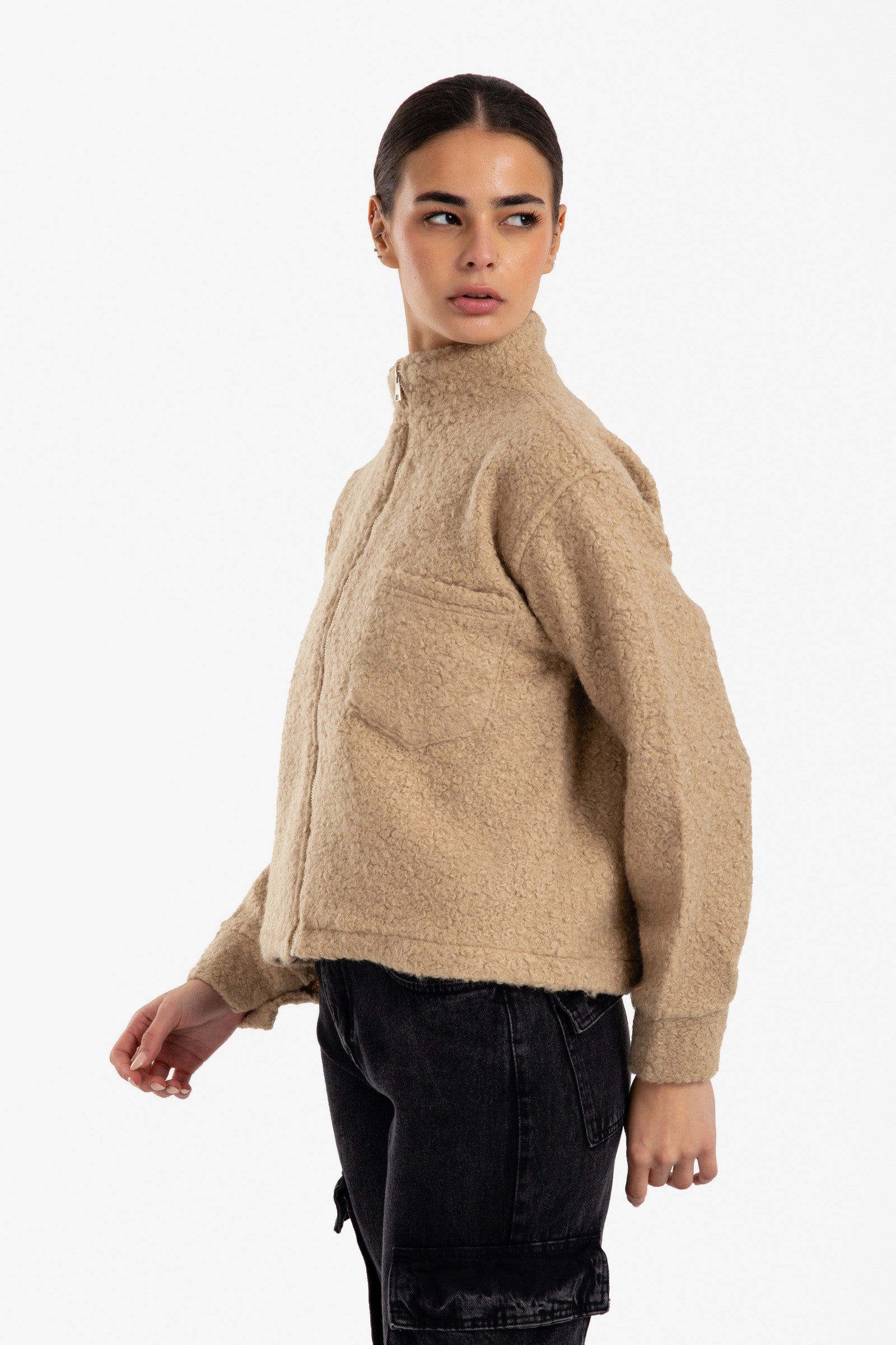 جاكيت صوف بياقة عالية