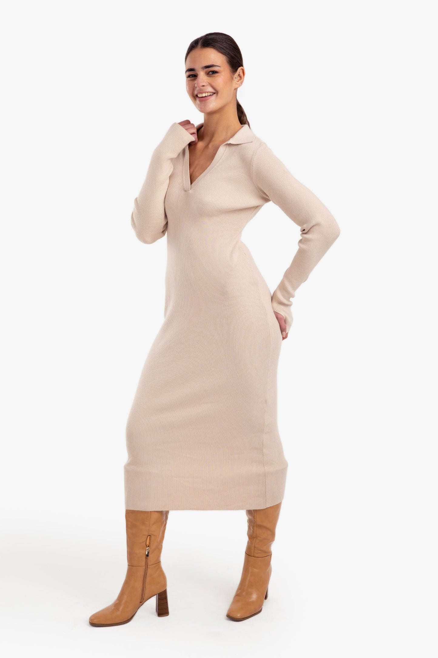  V فستان مضلع بياقة