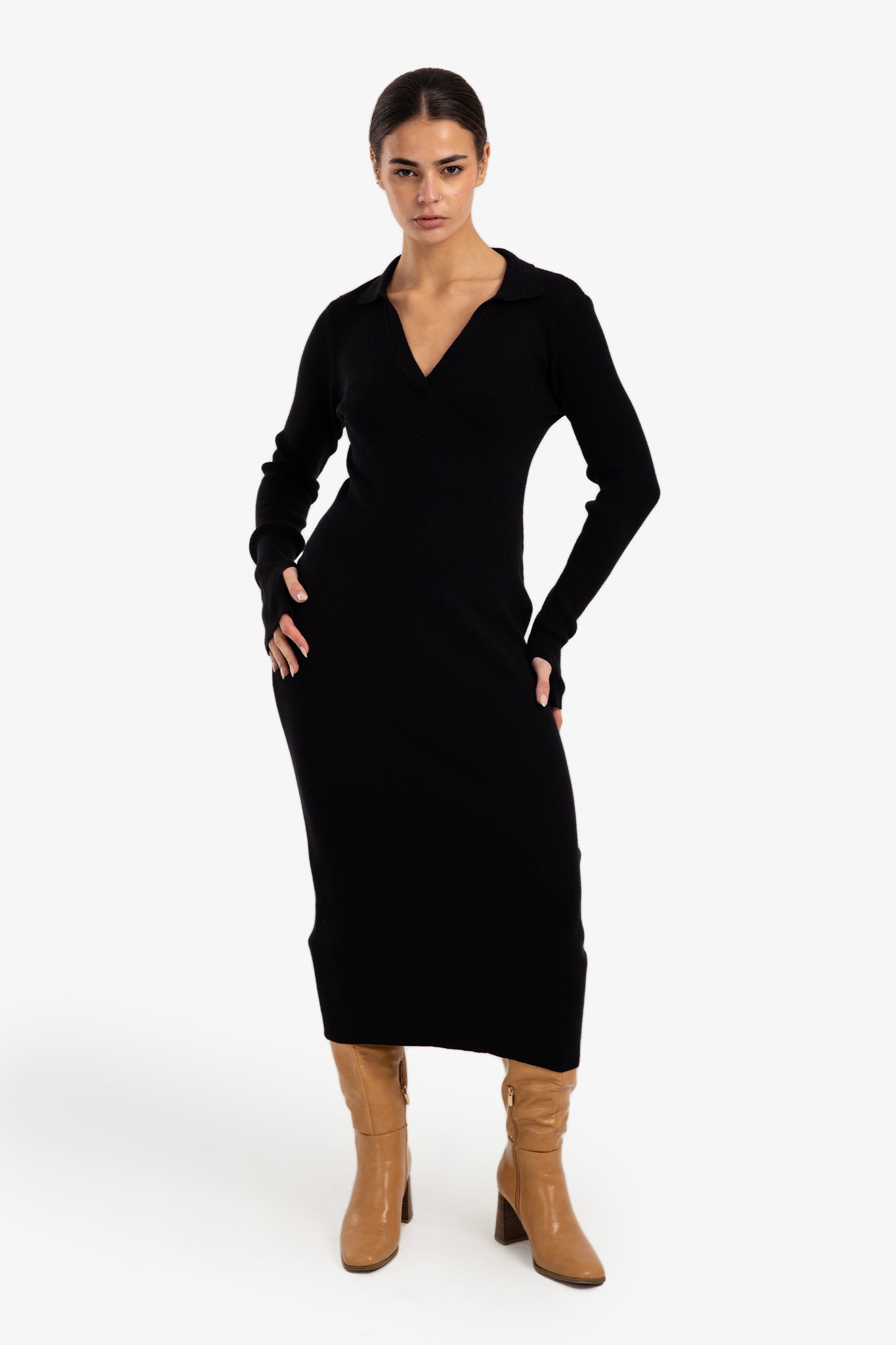  V فستان مضلع بياقة