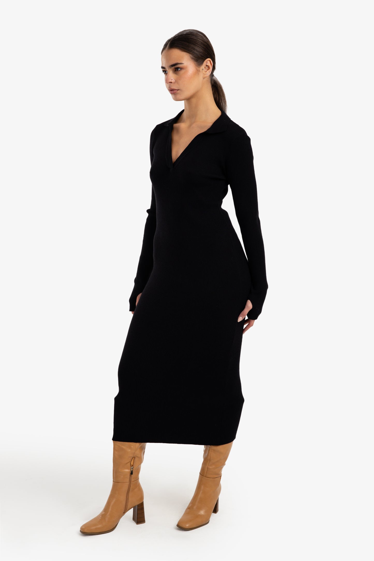  V فستان مضلع بياقة