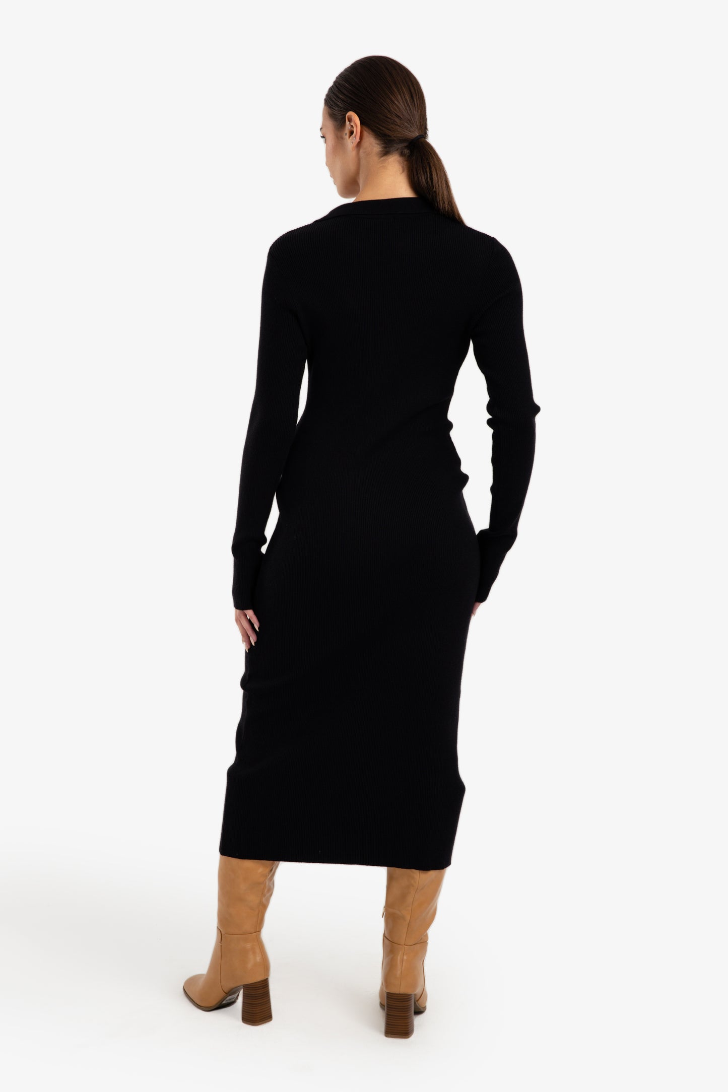  V فستان مضلع بياقة