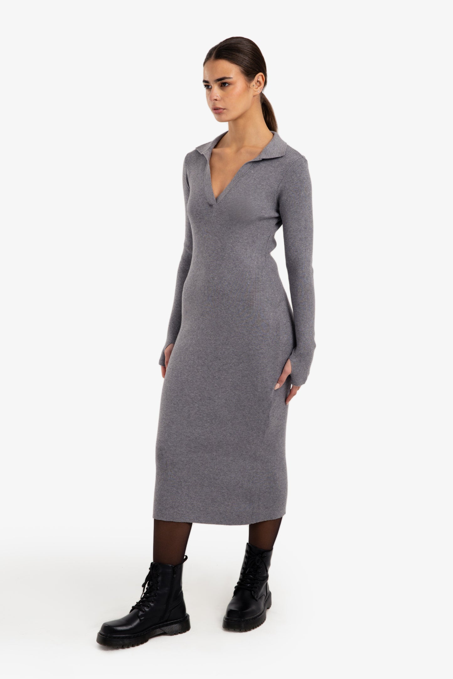  V فستان مضلع بياقة