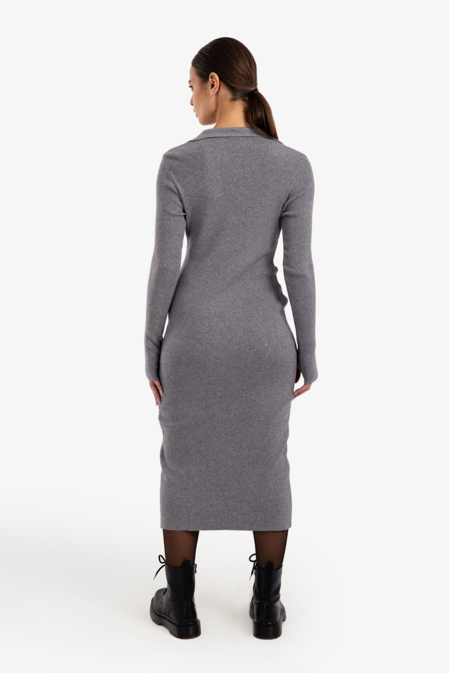  V فستان مضلع بياقة