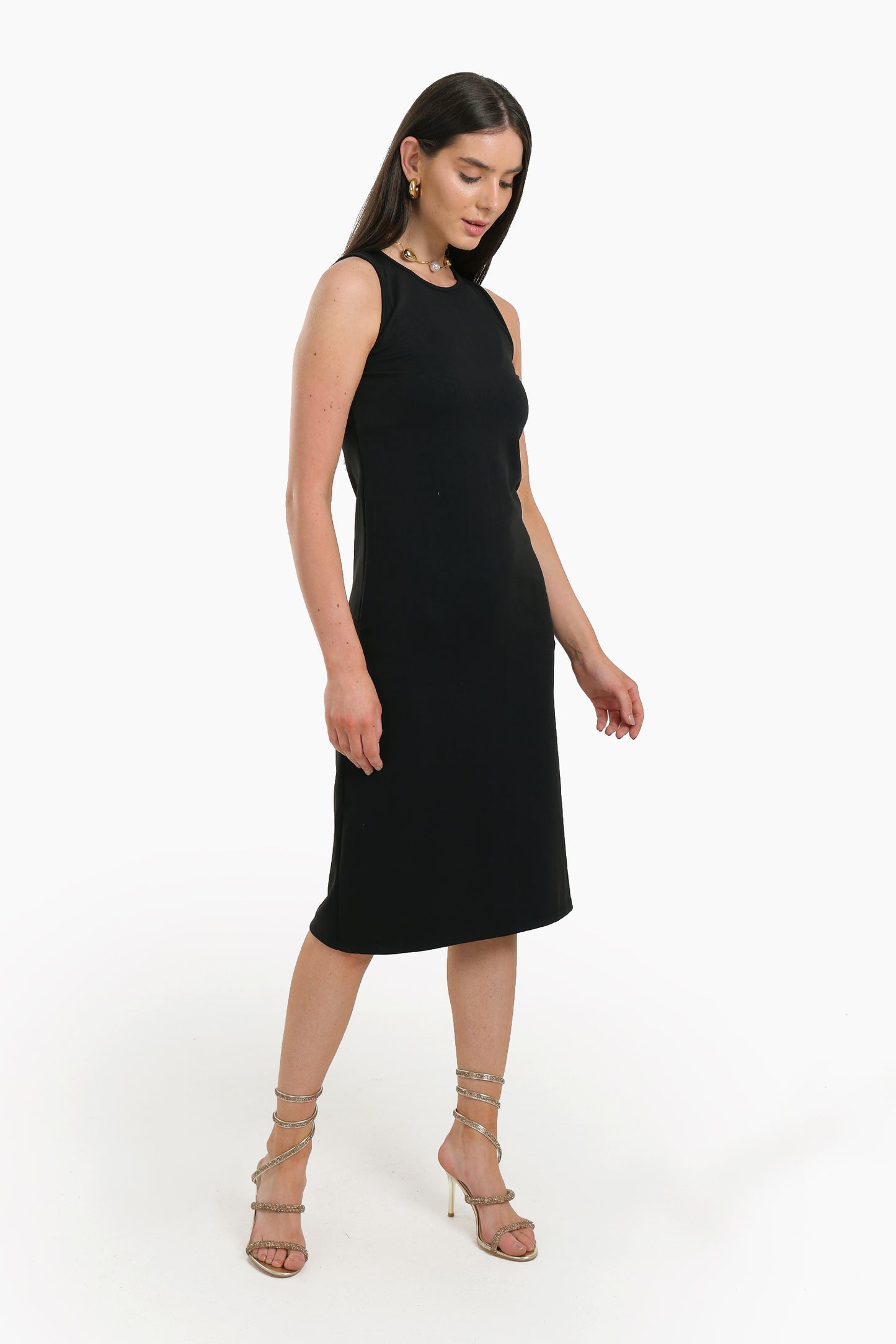 فستان أسود مضلع