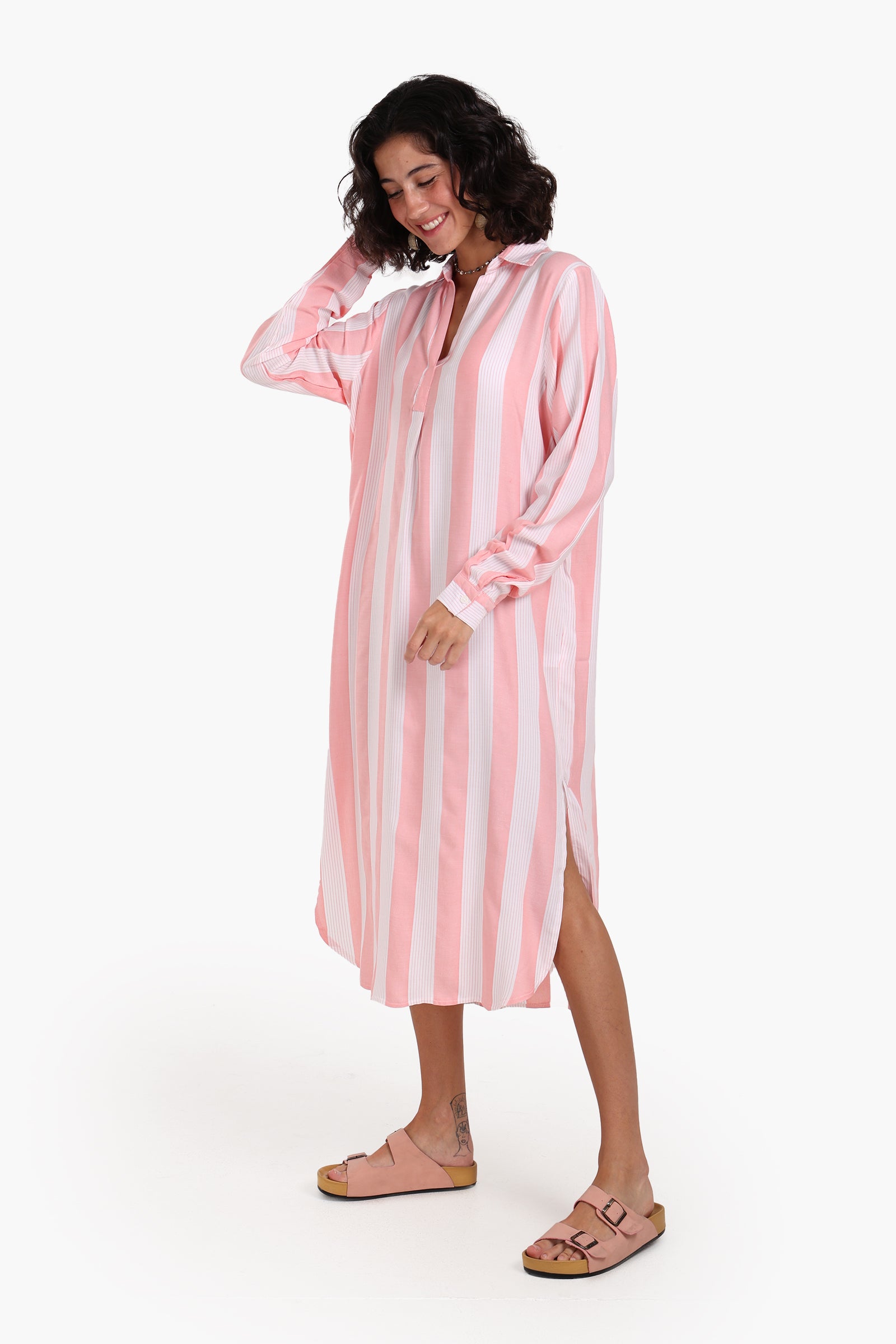 فستان متوسط الطول مخطط