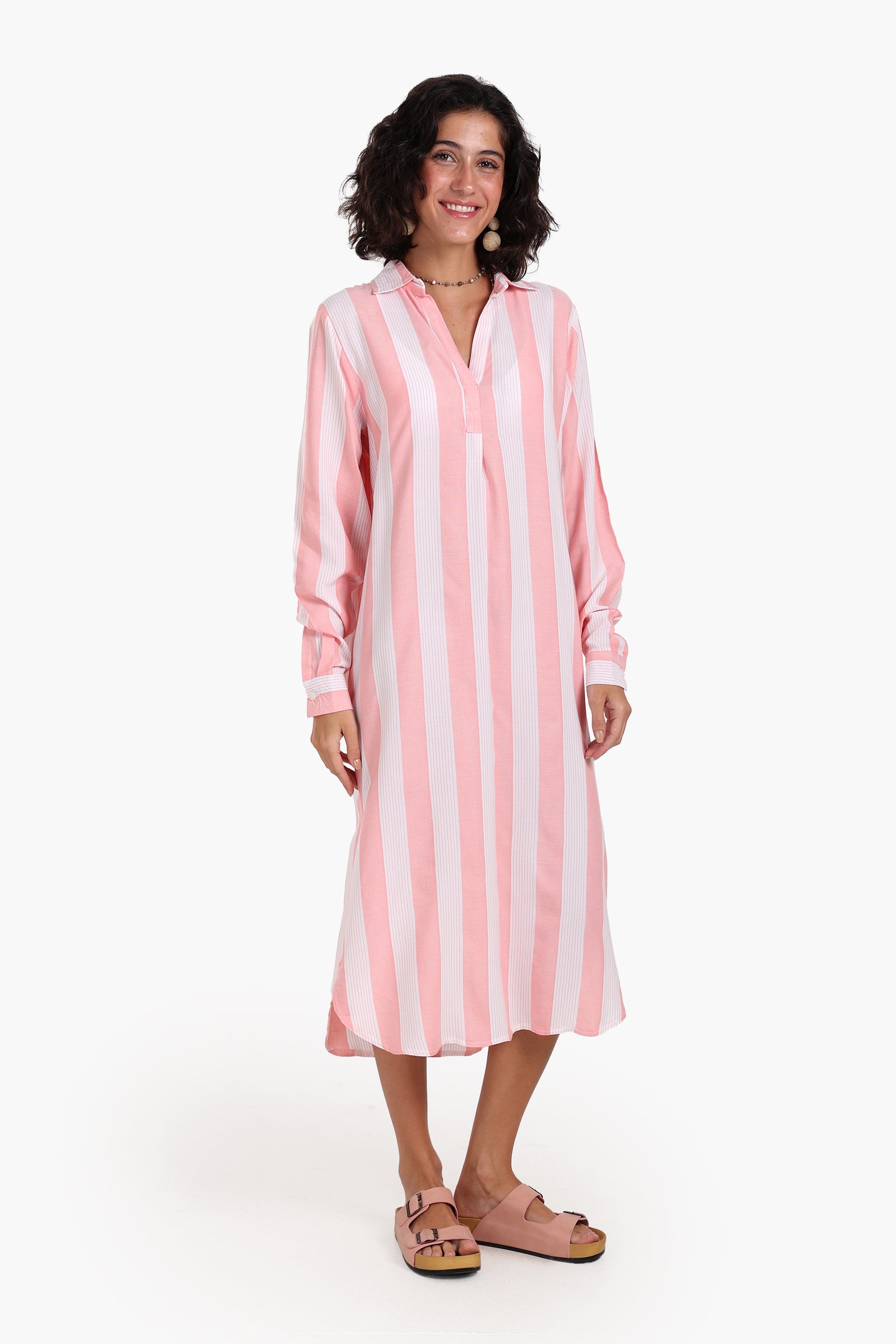 فستان متوسط الطول مخطط