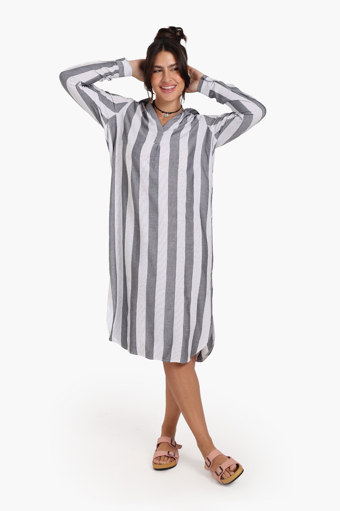 فستان متوسط الطول مخطط