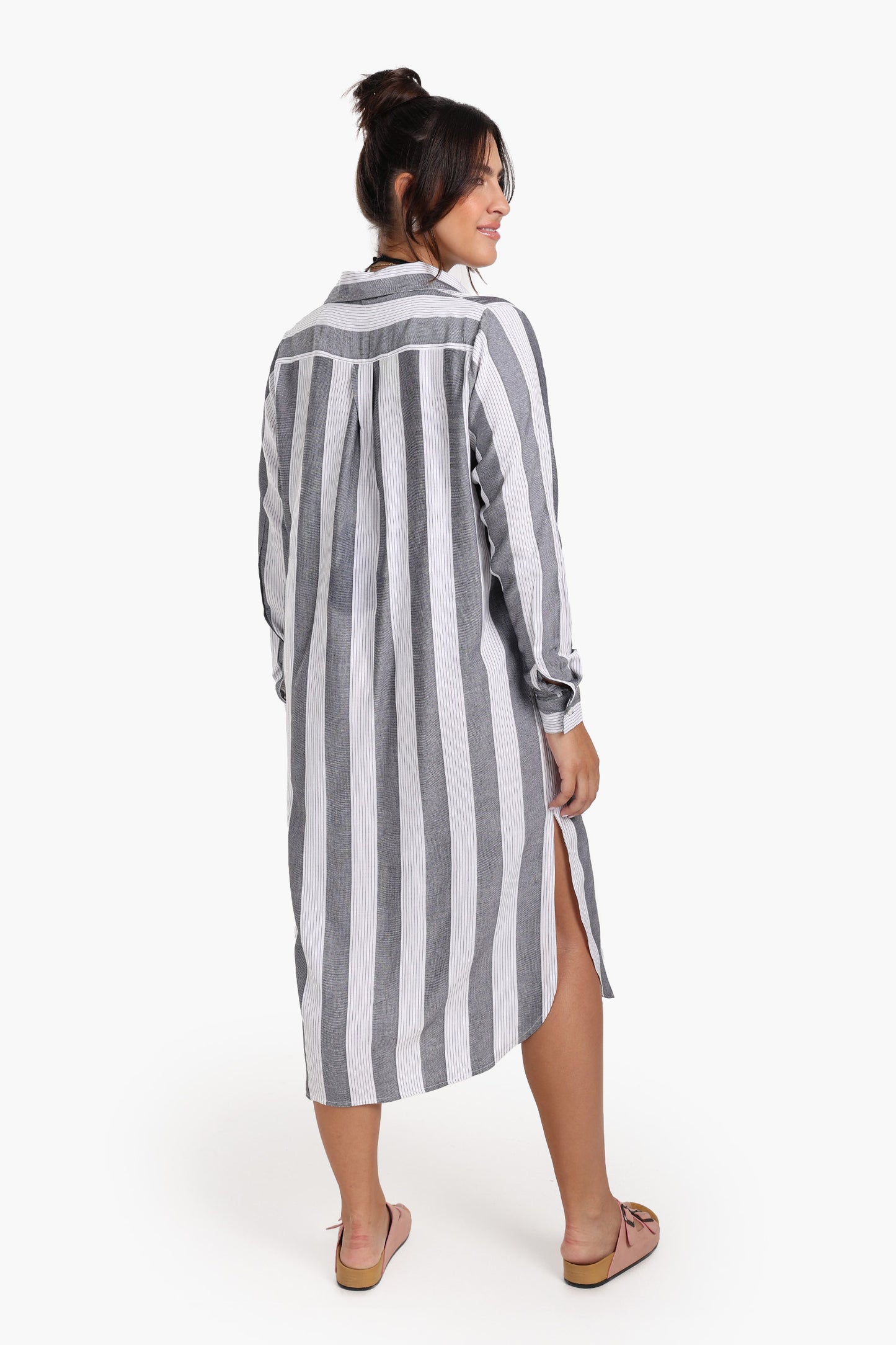 فستان متوسط الطول مخطط