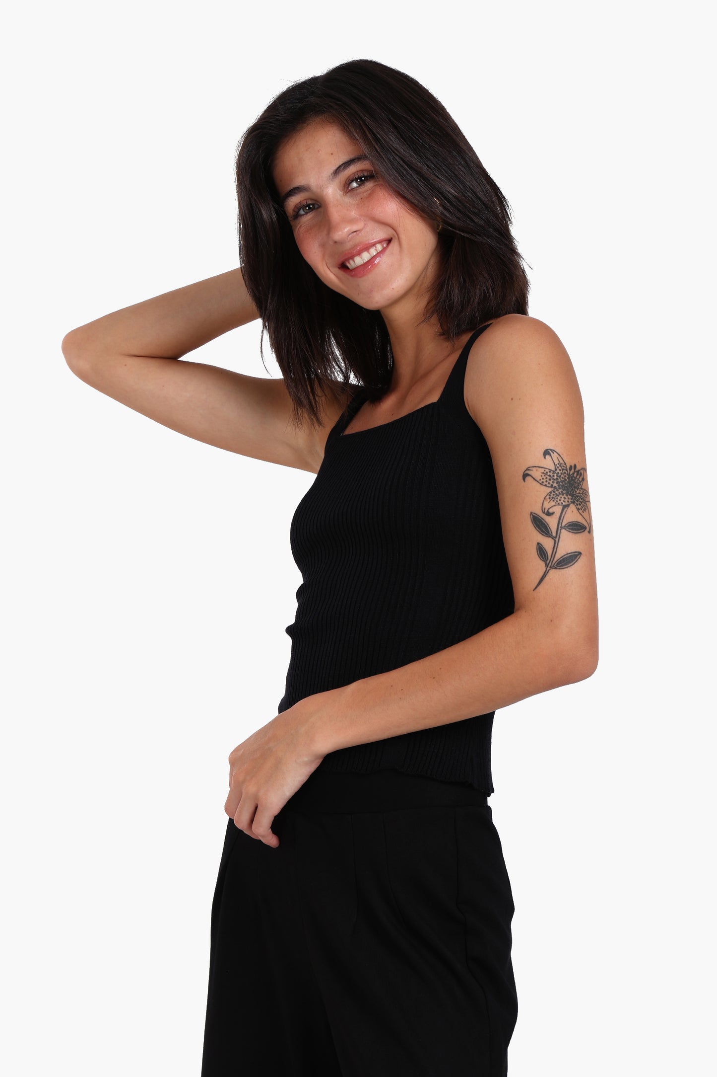 توب مضلع بقصّة ضيّقة