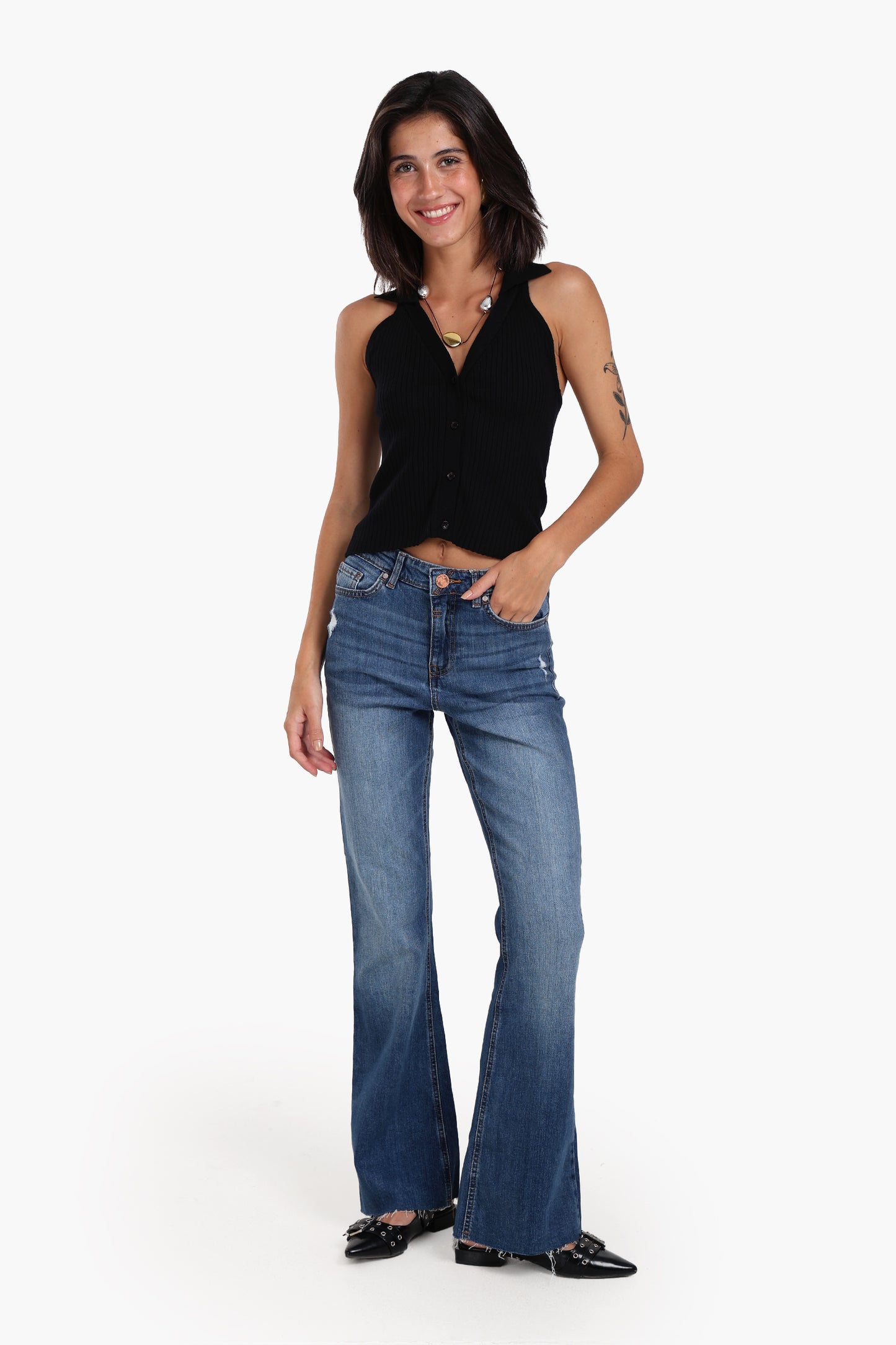 توب مضلع بياقة V 