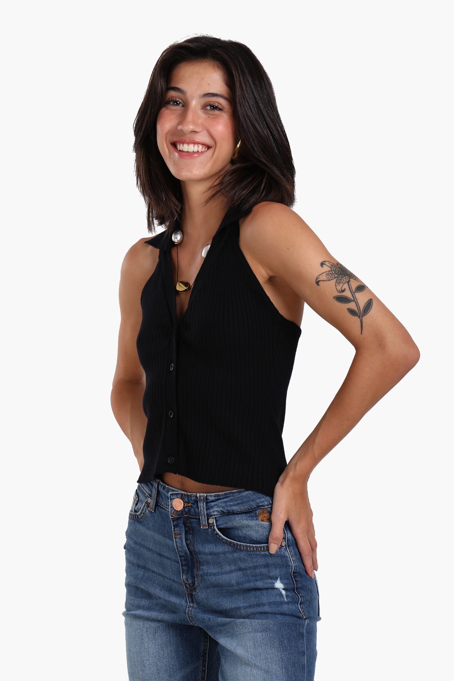 توب مضلع بياقة V 