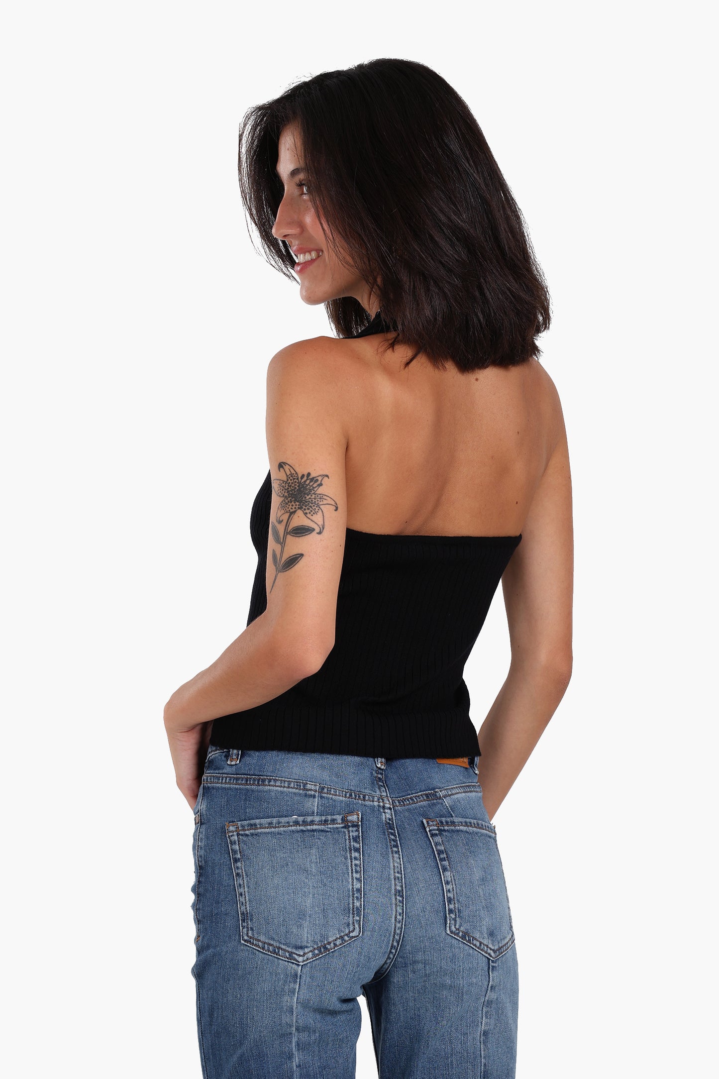 توب مضلع بياقة V 